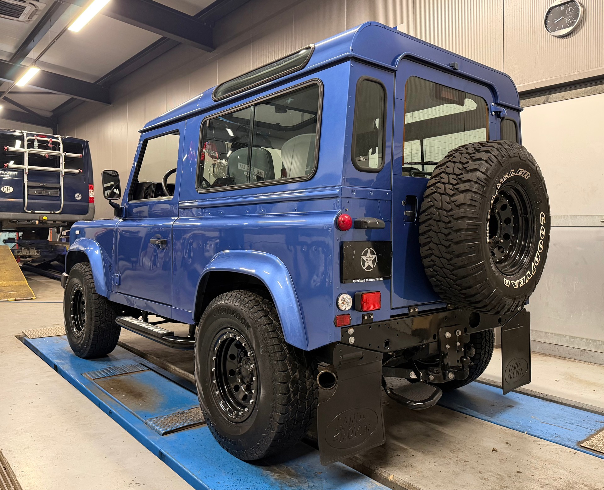 LAND ROVER Defender 90 SW 2.5 Td5-showroom-element-2