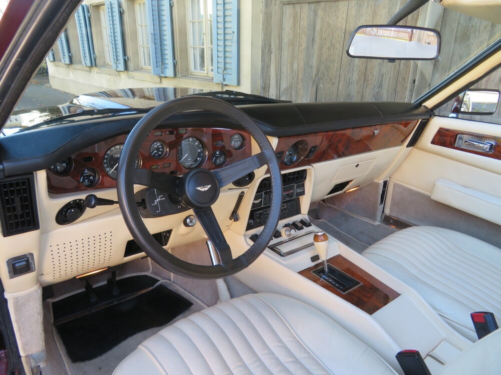 ASTON MARTIN V8 Volante-image-10