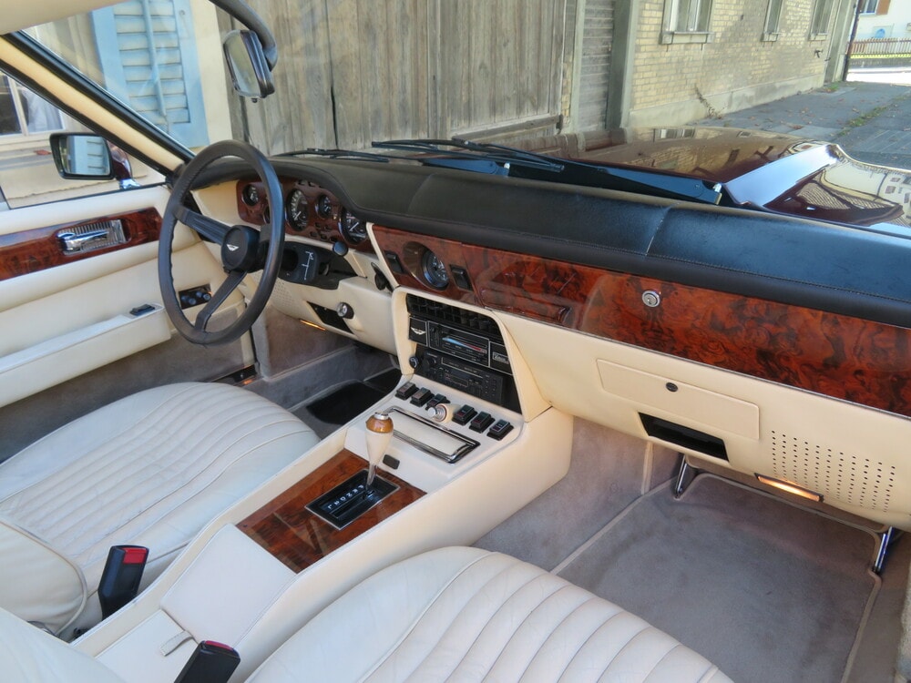 ASTON MARTIN V8 Volante-image-11