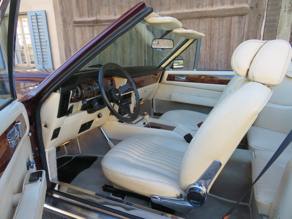 ASTON MARTIN V8 Volante-image-4