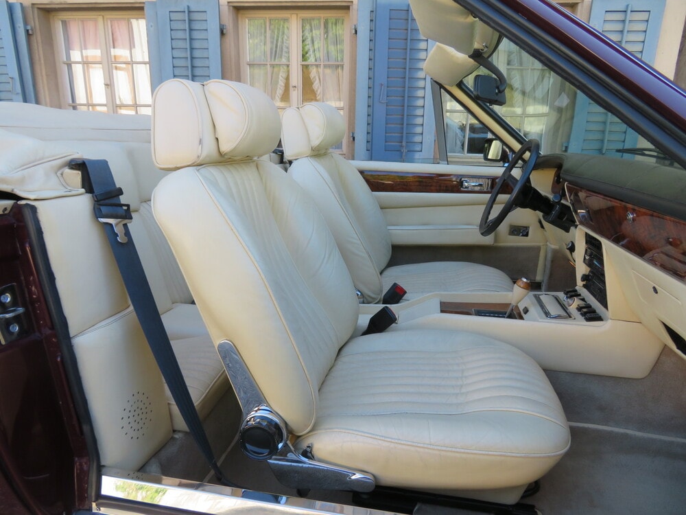 ASTON MARTIN V8 Volante-image-7
