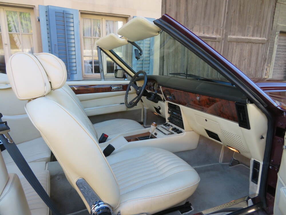 ASTON MARTIN V8 Volante-image-6