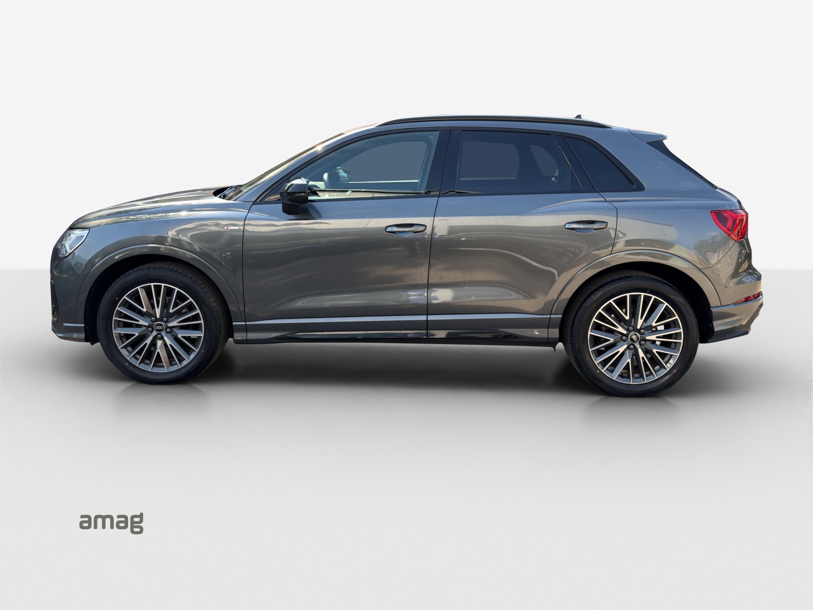 AUDI Q3 35 TFSI S line Attraction S-tronic-showroom-element-1