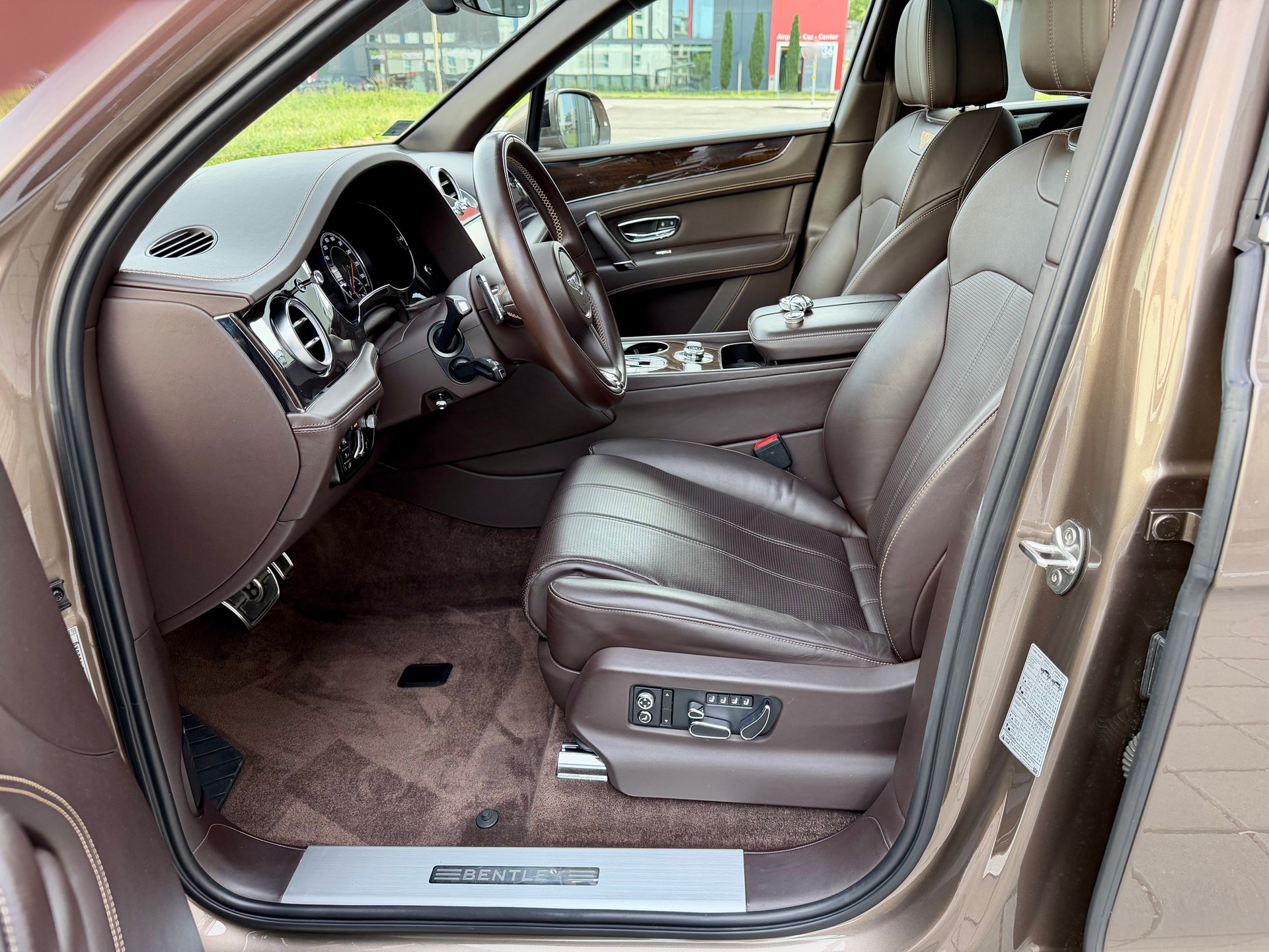 BENTLEY Bentayga V8 Speed-image-15
