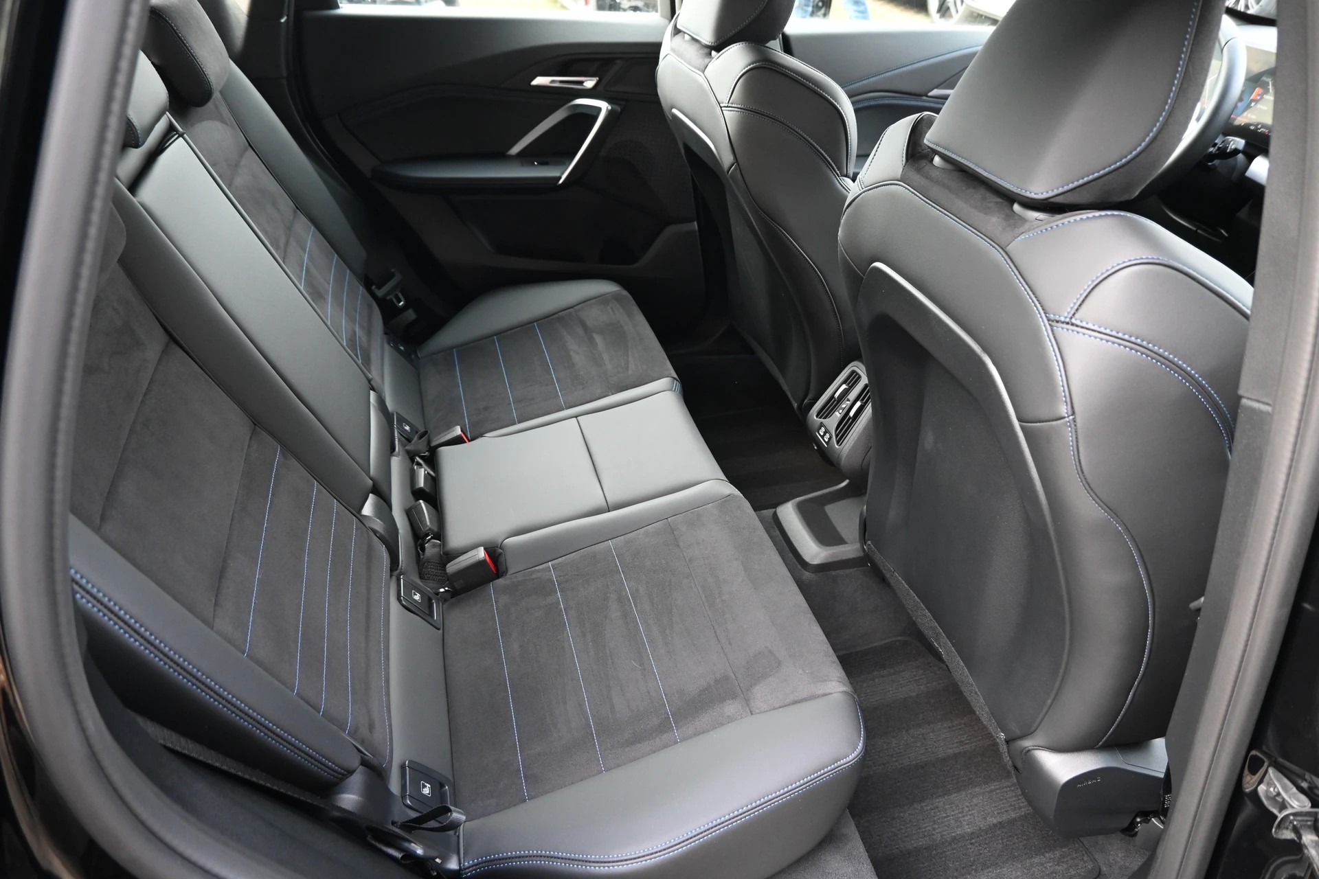 BMW X1 sDrive 18i M Sport Automat + Werksgarantie 08.2027-image-14