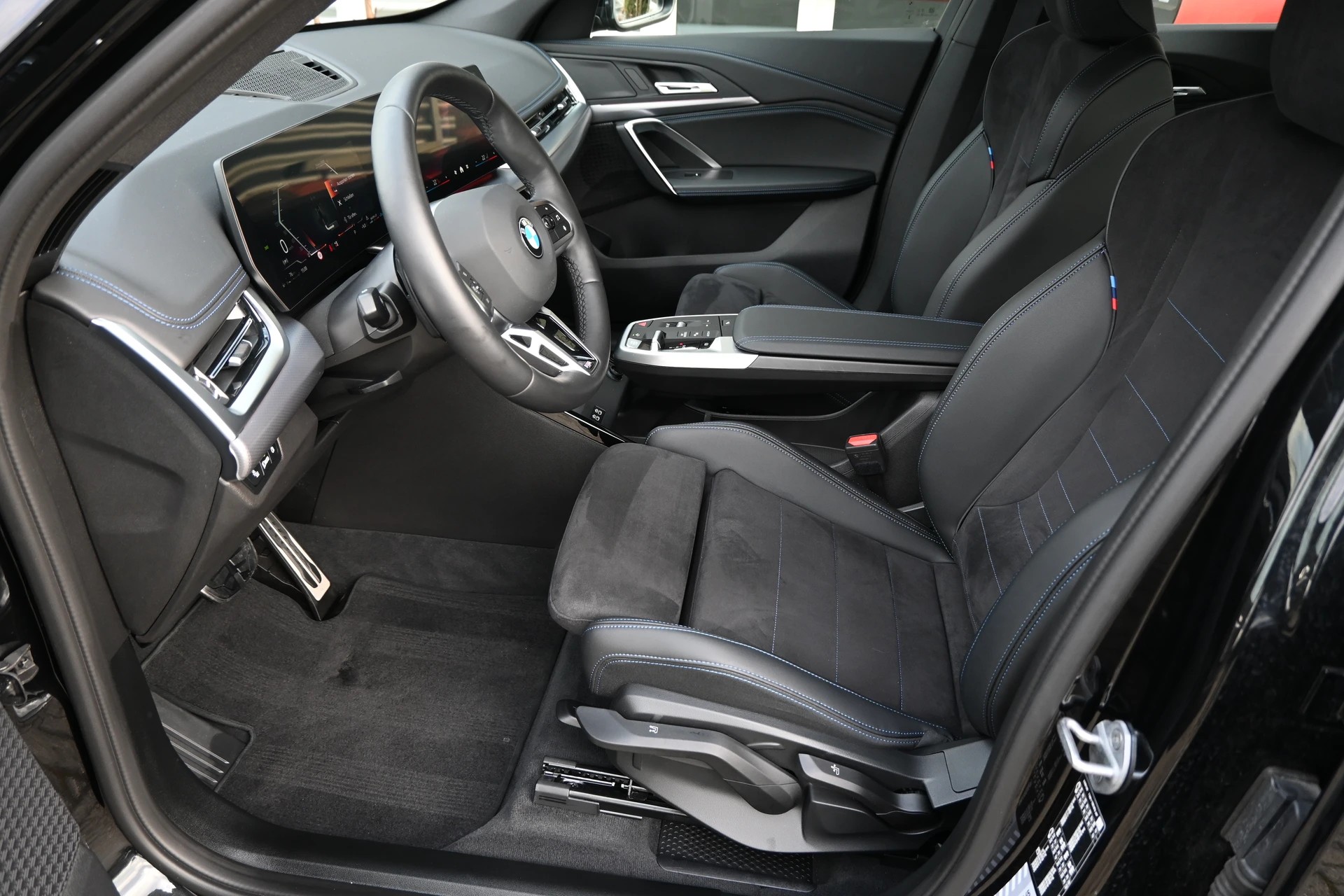 BMW X1 sDrive 18i M Sport Automat + Werksgarantie 08.2027-image-10