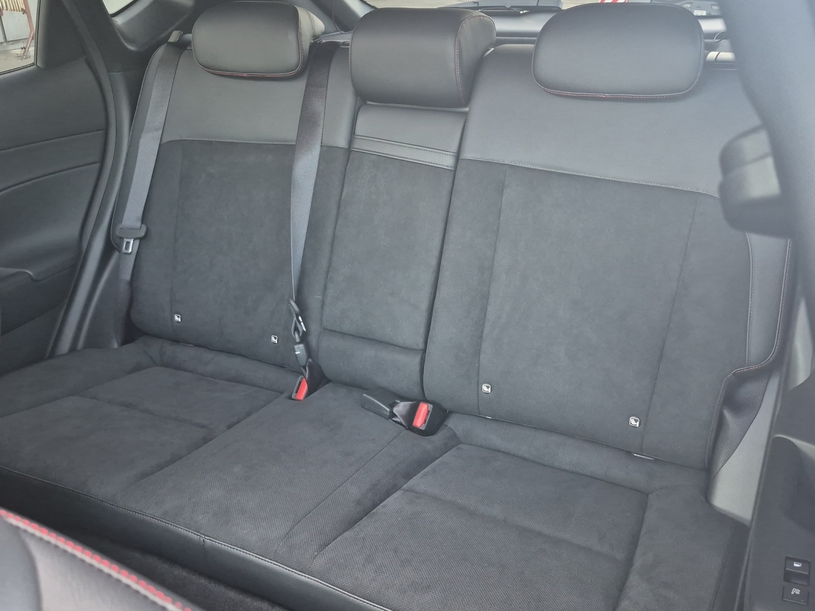 HYUNDAI Kona 1.6 T-GDi N-Line 4WD Two Tone-image-6