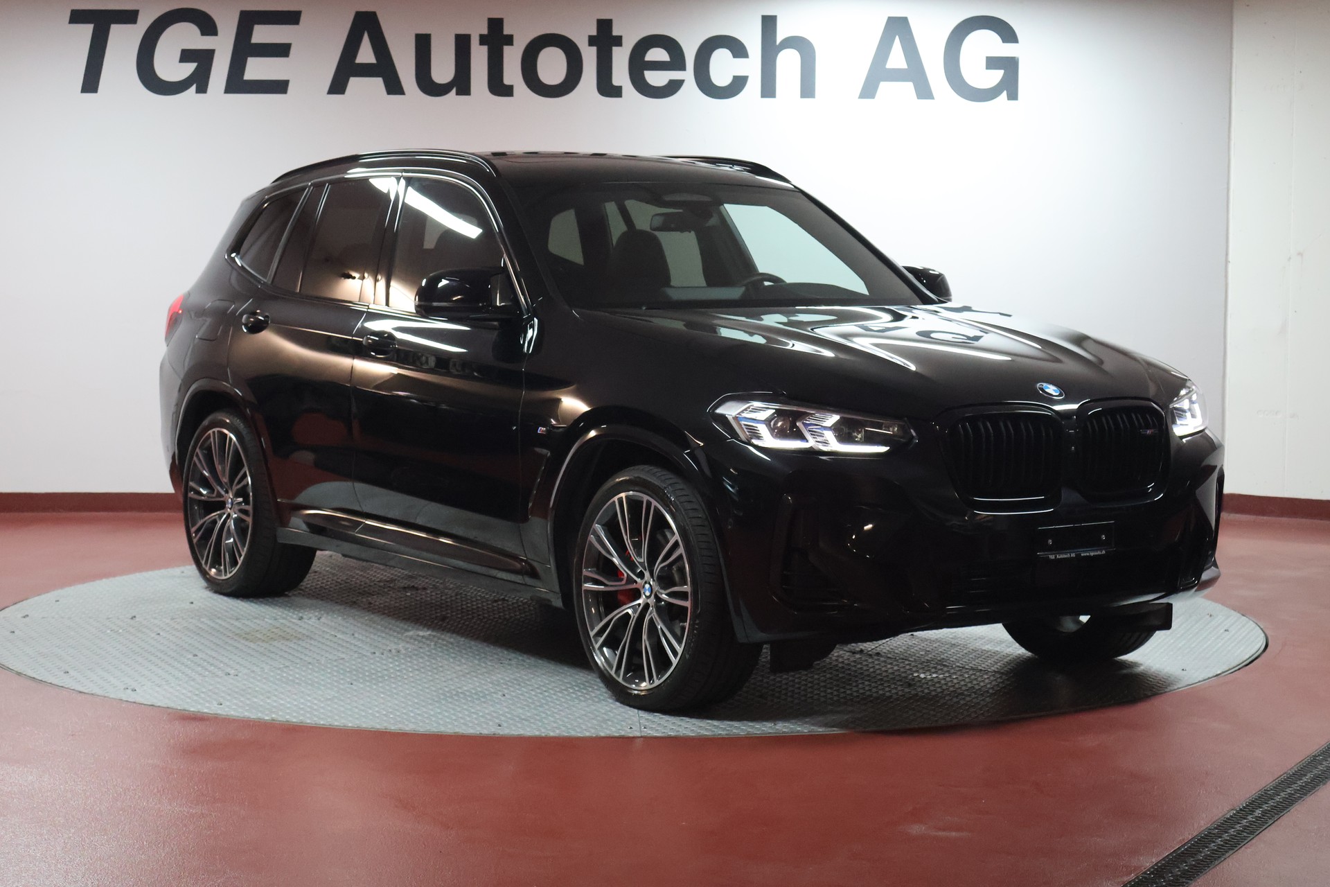 BMW X3 M40i-showroom-element-2