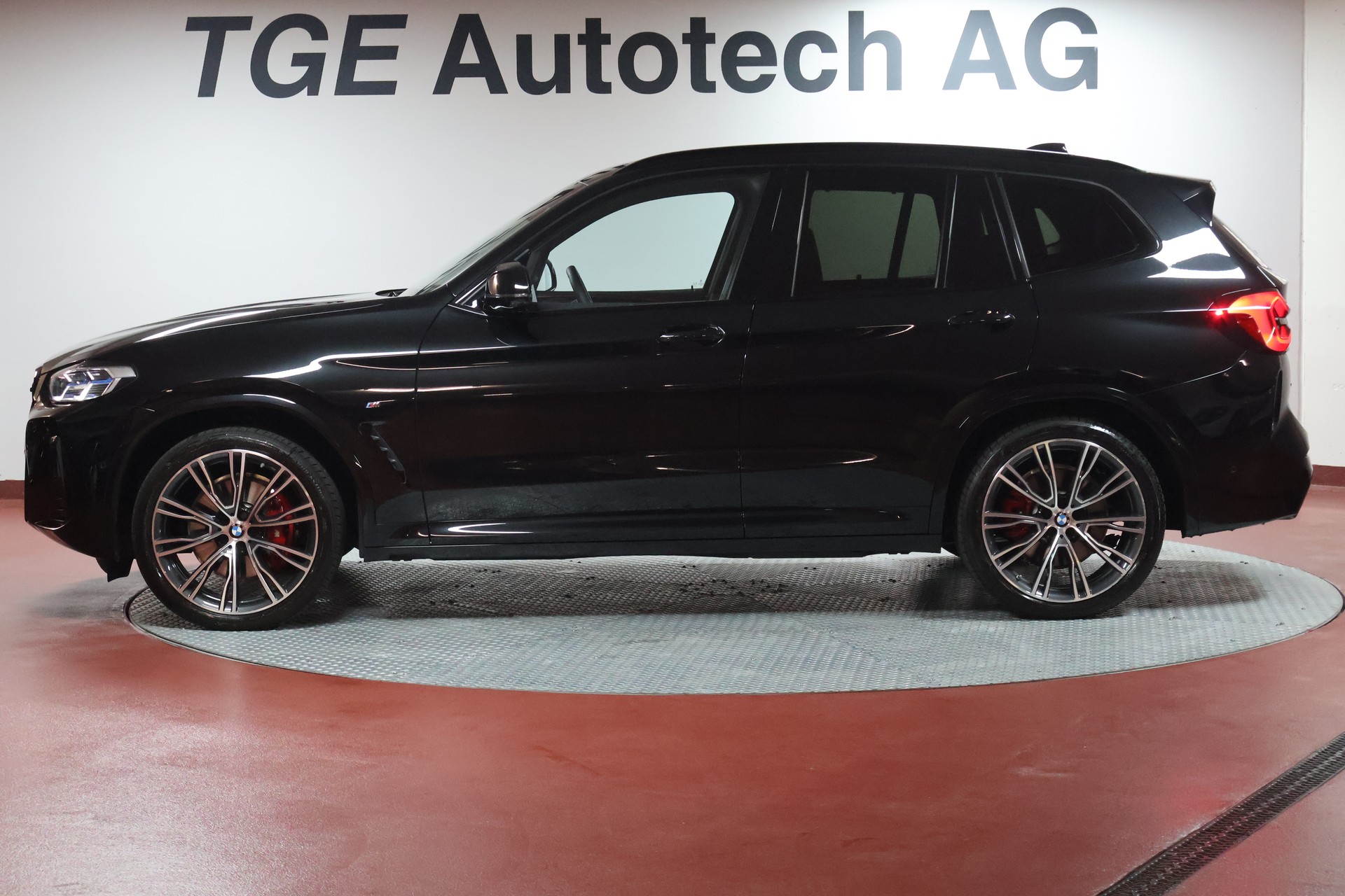 BMW X3 M40i-showroom-element-3