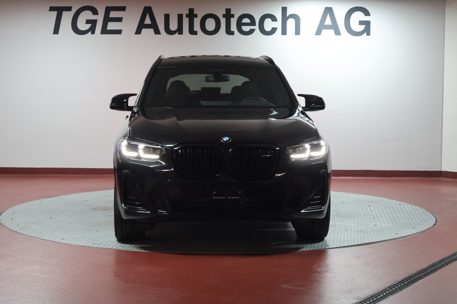 BMW X3 M40i-showroom-element-1
