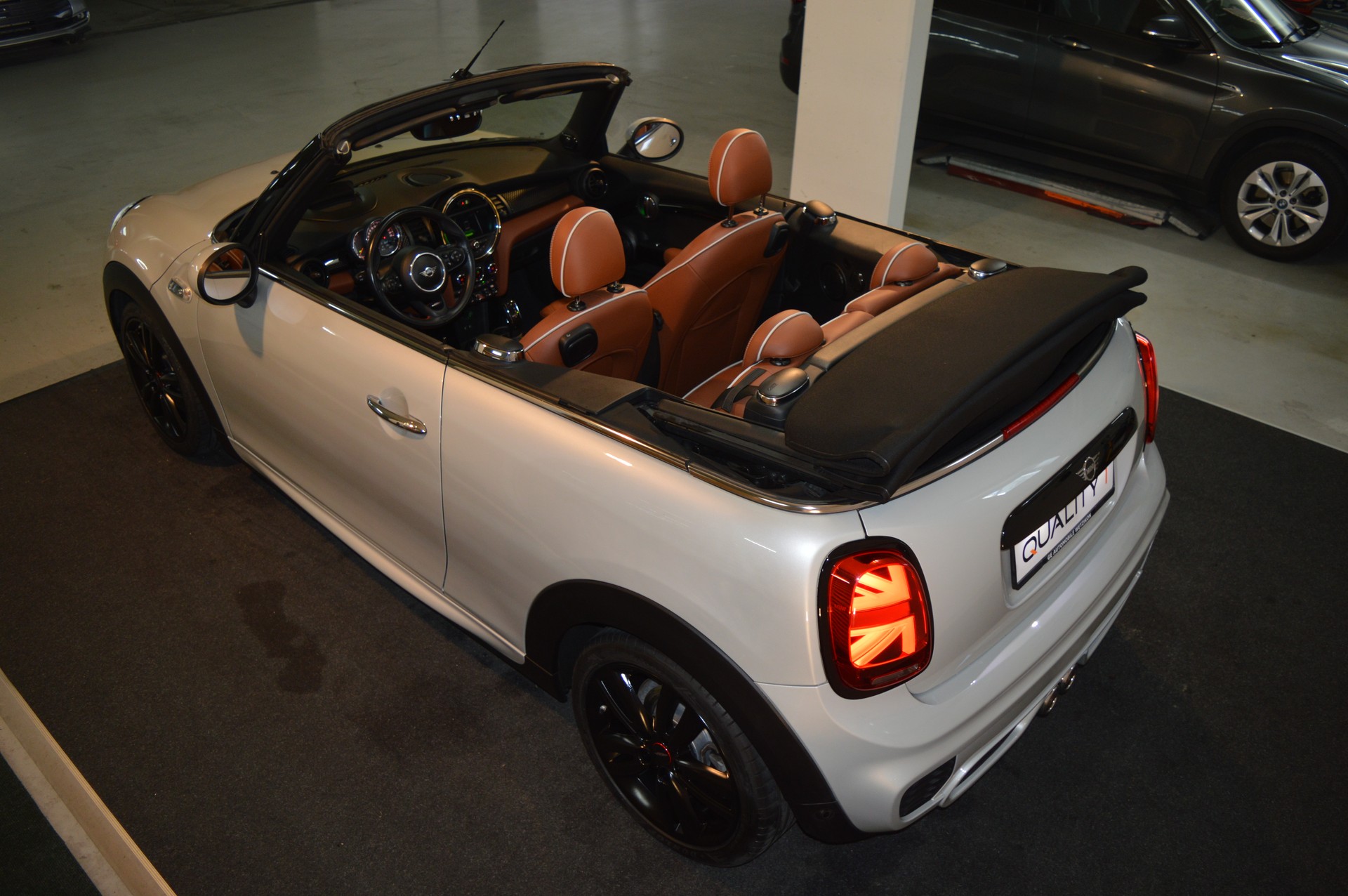 MINI Cooper S Cabriolet DKG-showroom-element-2