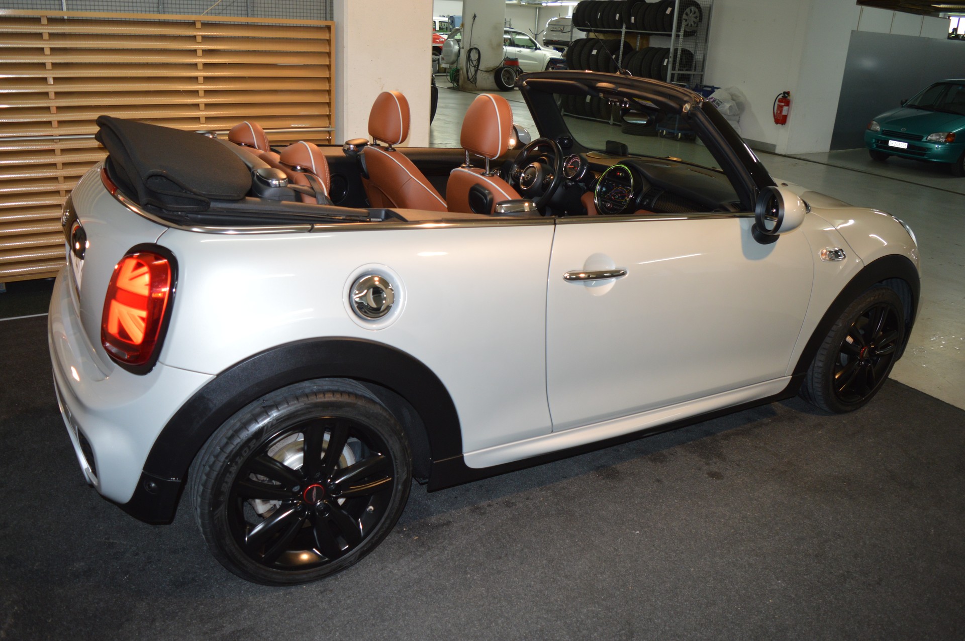 MINI Cooper S Cabriolet DKG-showroom-element-3