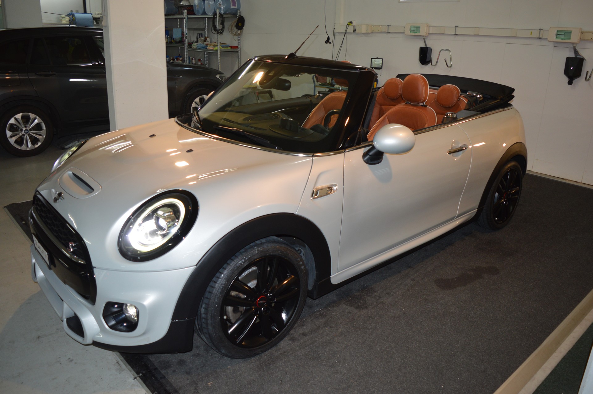 MINI Cooper S Cabriolet DKG-showroom-element-1