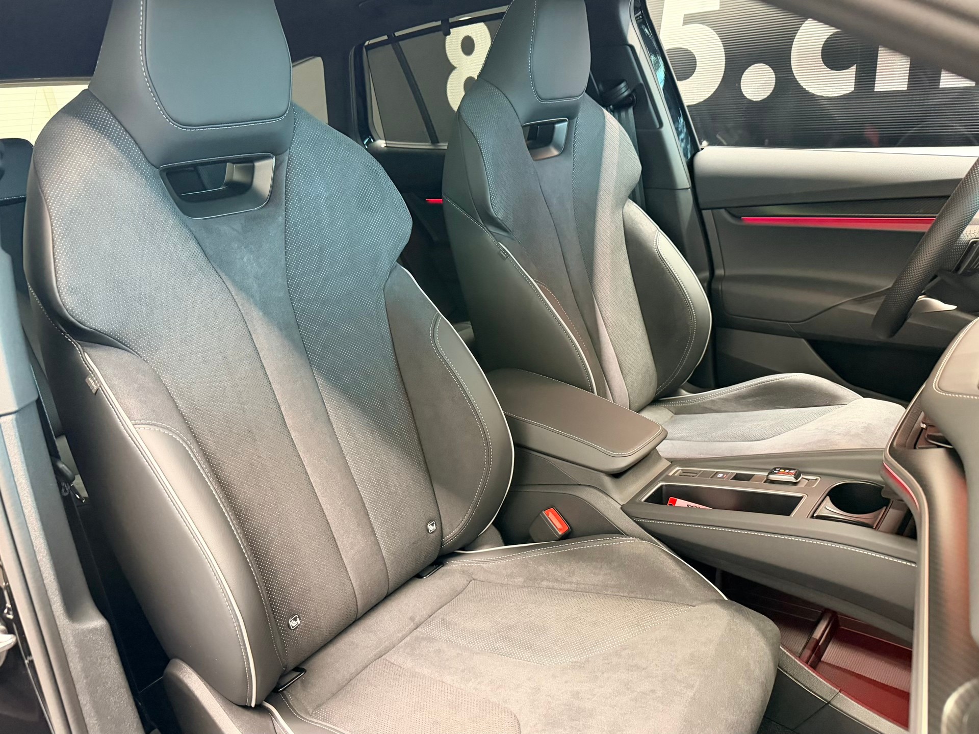SKODA Enyaq 85x Sportline 4x4-image-25
