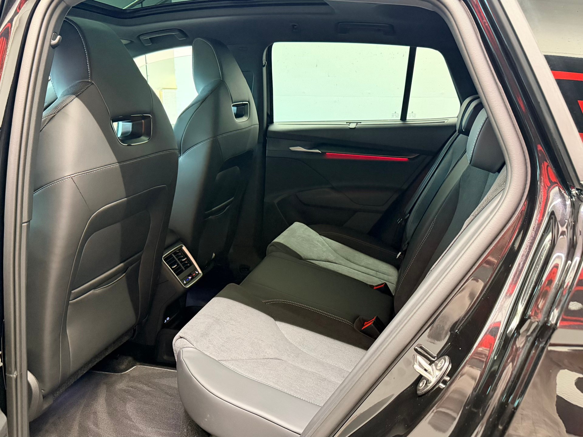 SKODA Enyaq 85x Sportline 4x4-image-17