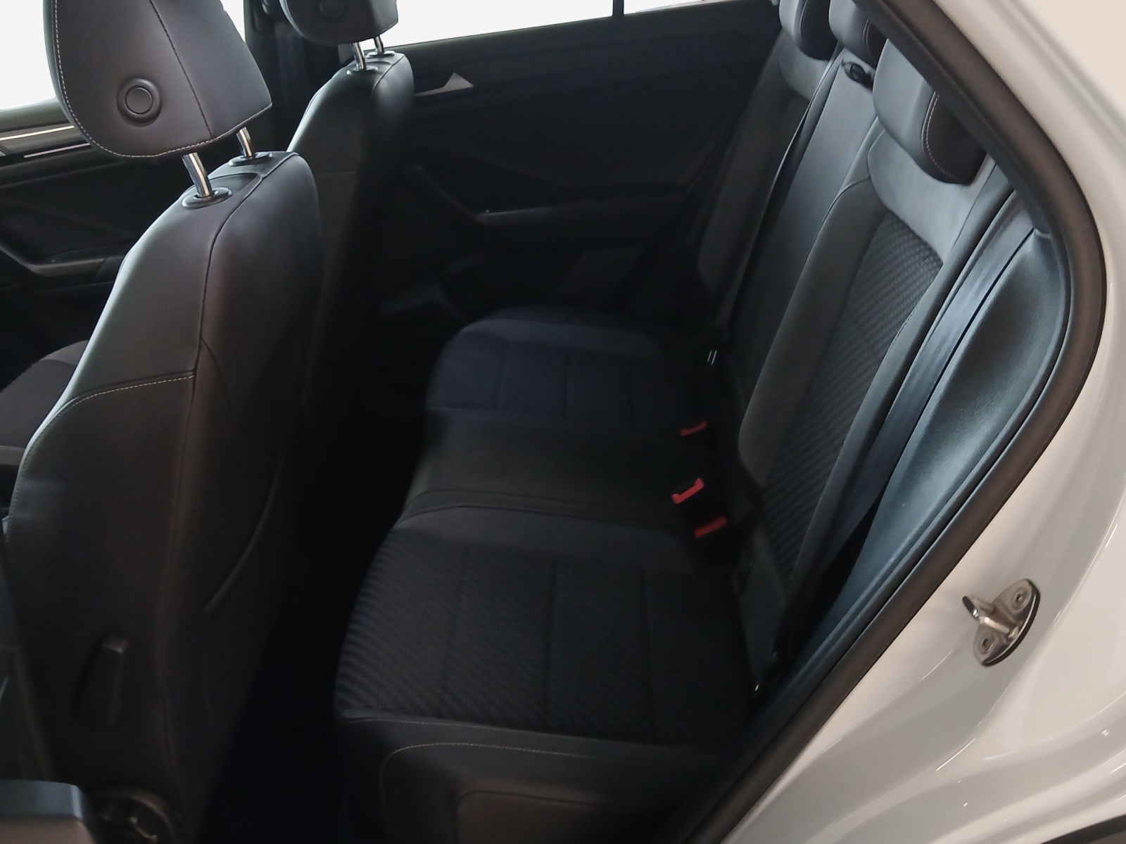 VW T-Roc 2.0 TSI Sport DSG 4Motion-image-11