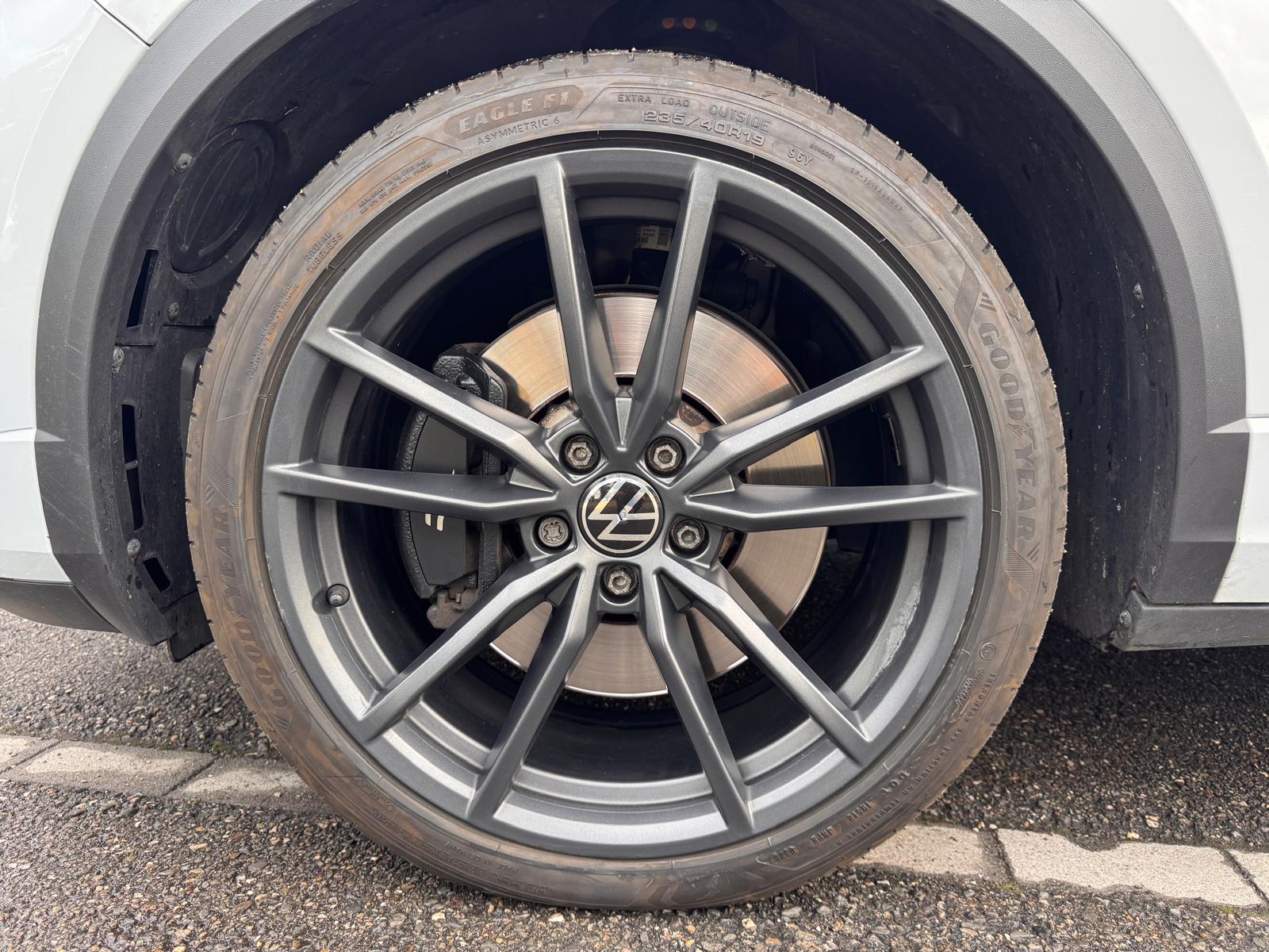 VW T-Roc 2.0 TSI R DSG 4Motion-image-4