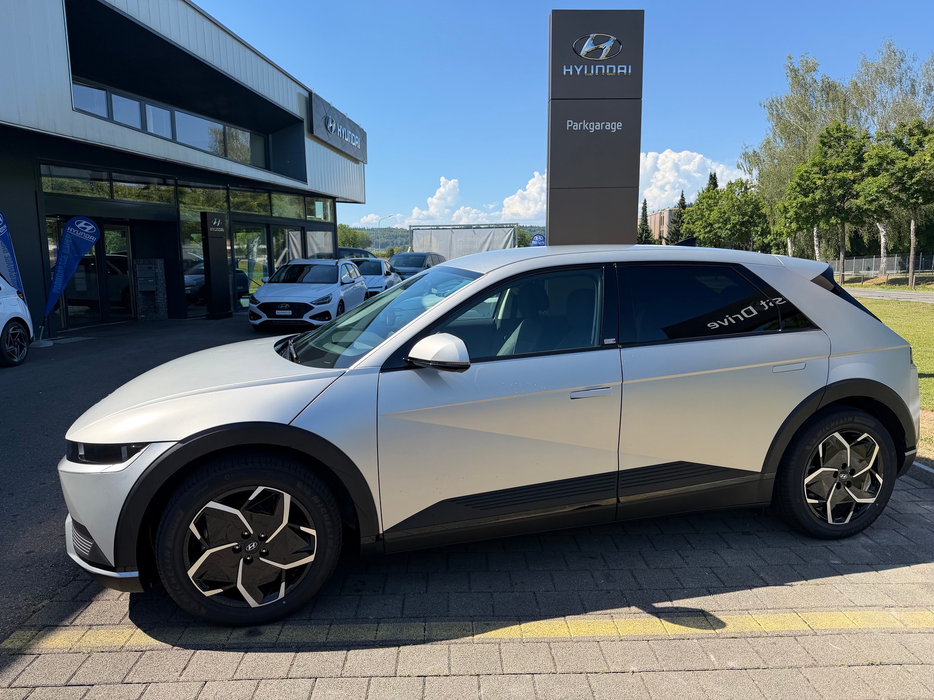 HYUNDAI Ioniq 5 77kWh Amplia 4WD-showroom-element-1
