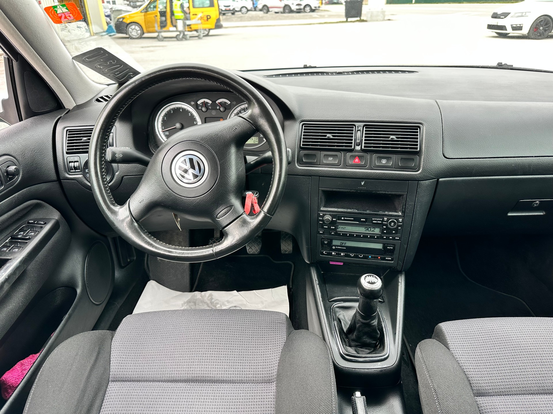 VW Golf 2.0 Comfortline 4Motion-image-11