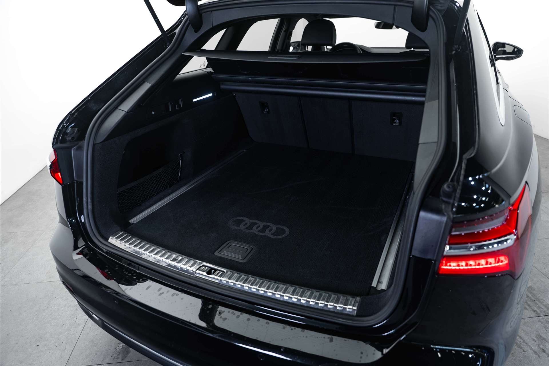 AUDI A6 Avant 45 TFSI S line S-tronic quattro-showroom-element-2