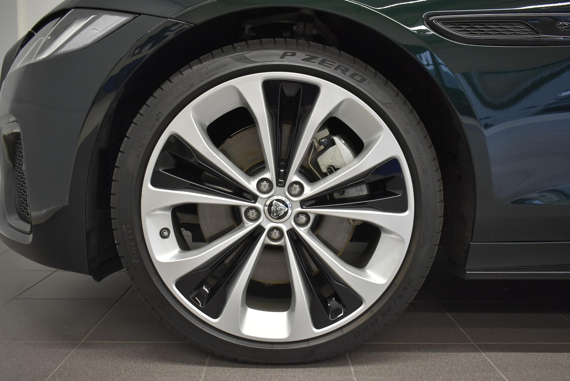 JAGUAR XF Sportbrake 2.0 I4 300 Sport AWD - Pneumatici invernali & Servizi inclusi - Tasso leasing 1.99%!-image-8