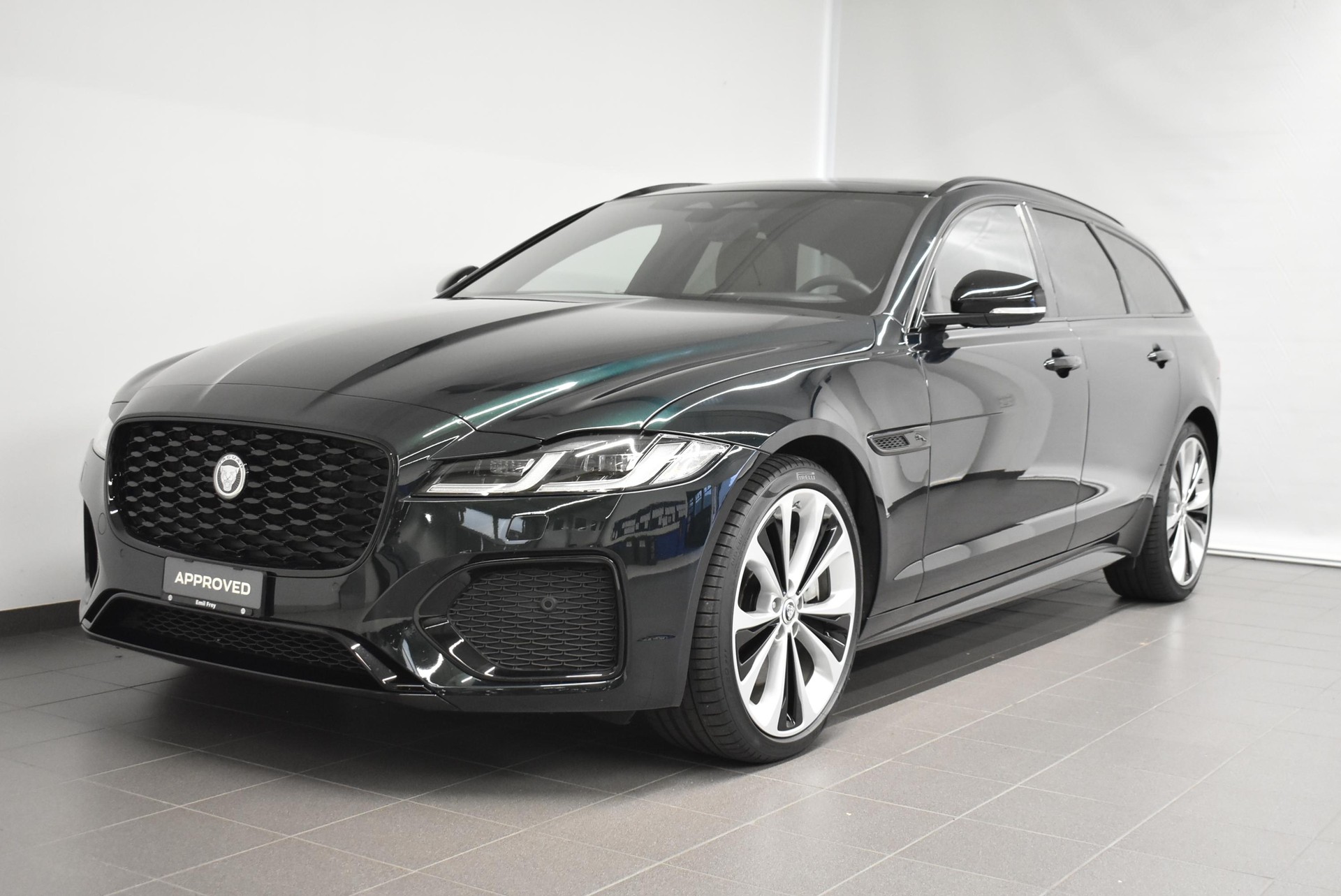 JAGUAR XF Sportbrake 2.0 I4 300 Sport AWD - Pneumatici invernali & Servizi inclusi
