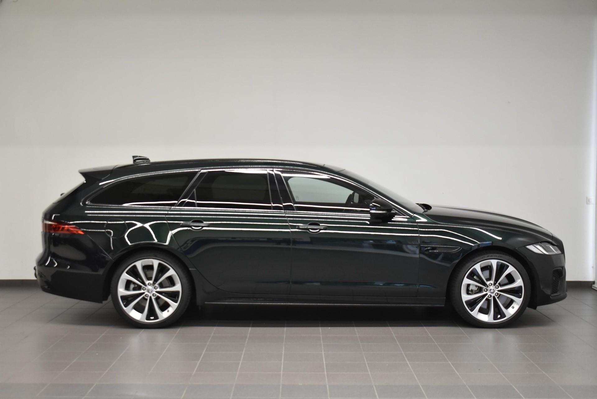 JAGUAR XF Sportbrake 2.0 I4 300 Sport AWD - Pneumatici invernali & Servizi inclusi - Tasso leasing 1.99%!-image-6
