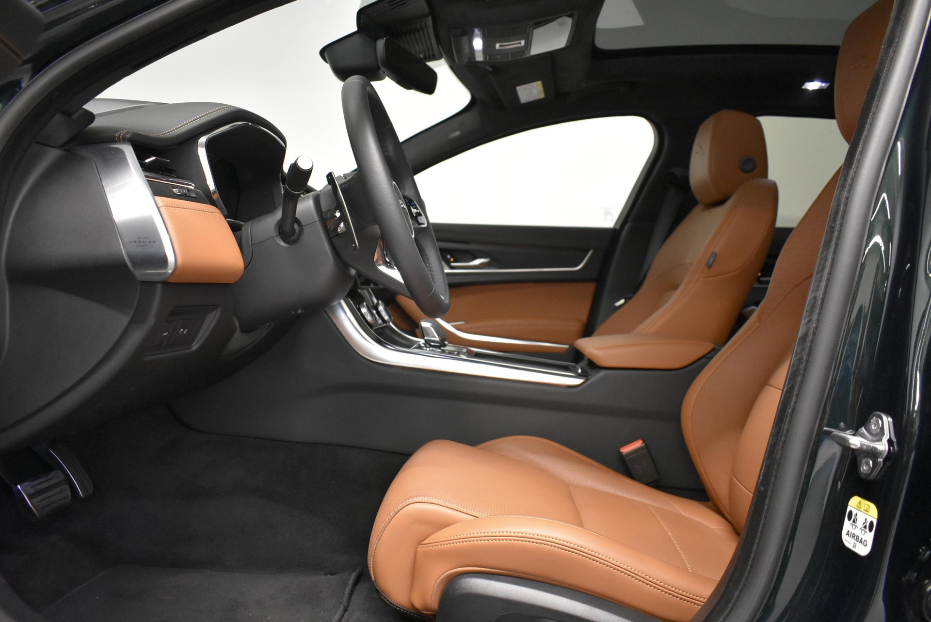 JAGUAR XF Sportbrake 2.0 I4 300 Sport AWD - Pneumatici invernali & Servizi inclusi - Tasso leasing 1.99%!-image-9
