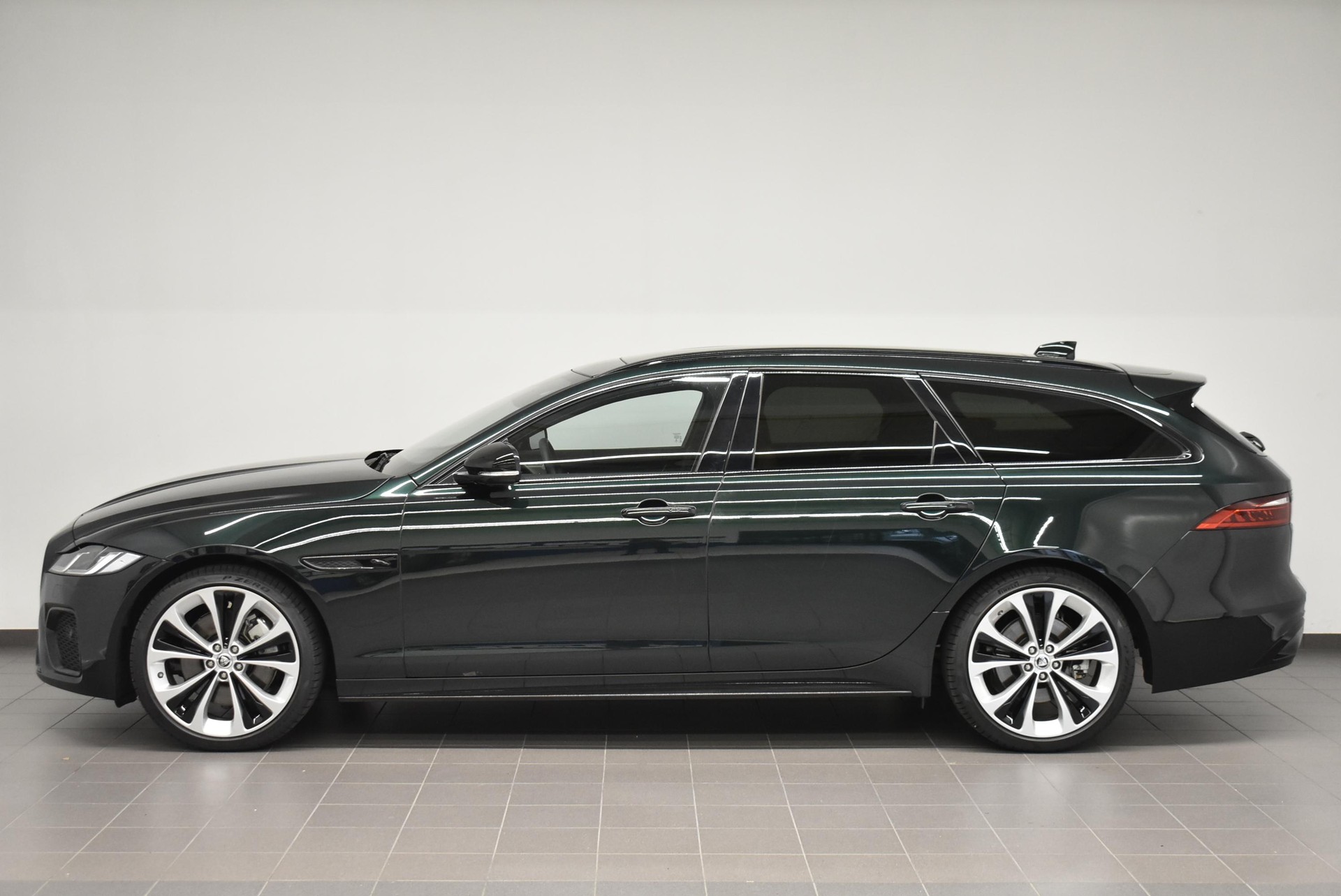 JAGUAR XF Sportbrake 2.0 I4 300 Sport AWD - Pneumatici invernali & Servizi inclusi - Tasso leasing 1.99%!-image-5