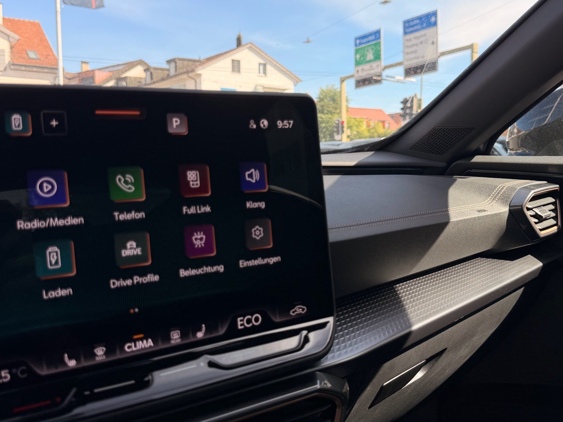 CUPRA Formentor 1.5 TSI e-Hybrid 204 PS *** ANHÄNGERKUPPLUNG ***-image-27