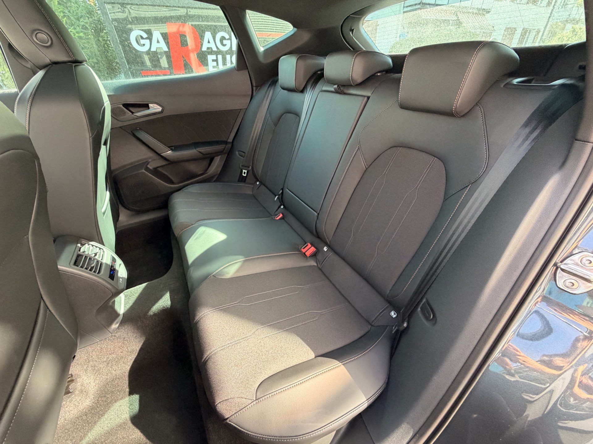 CUPRA Formentor 1.5 TSI e-Hybrid 204 PS *** ANHÄNGERKUPPLUNG ***-image-28