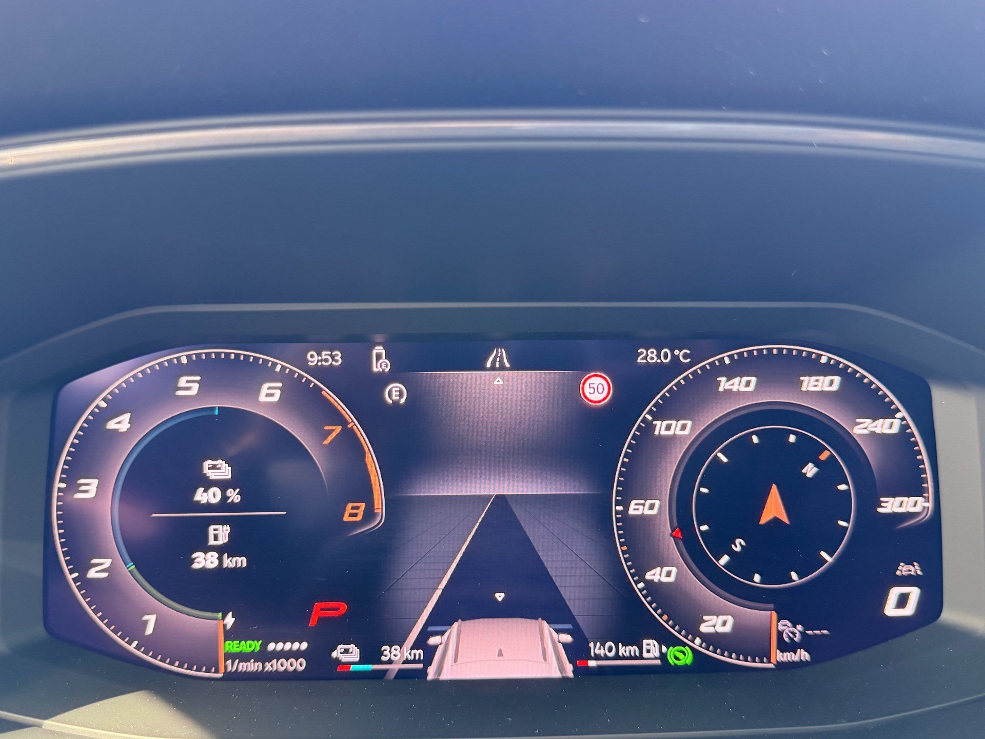 CUPRA Formentor 1.5 TSI e-Hybrid 204 PS *** ANHÄNGERKUPPLUNG ***-image-9