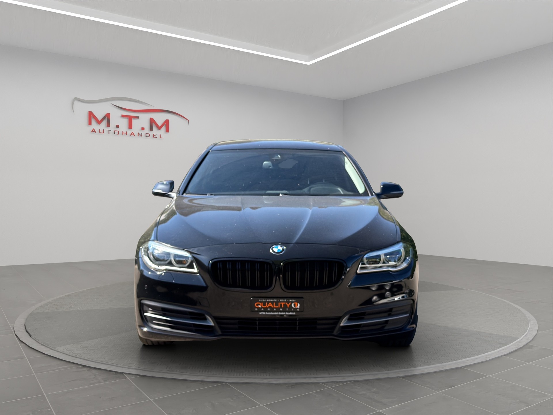 BMW 528i xDrive Steptronic-showroom-element-2