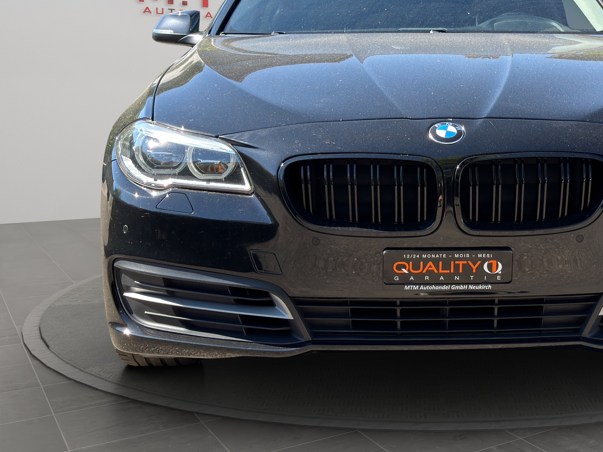 BMW 528i xDrive Steptronic-showroom-element-3