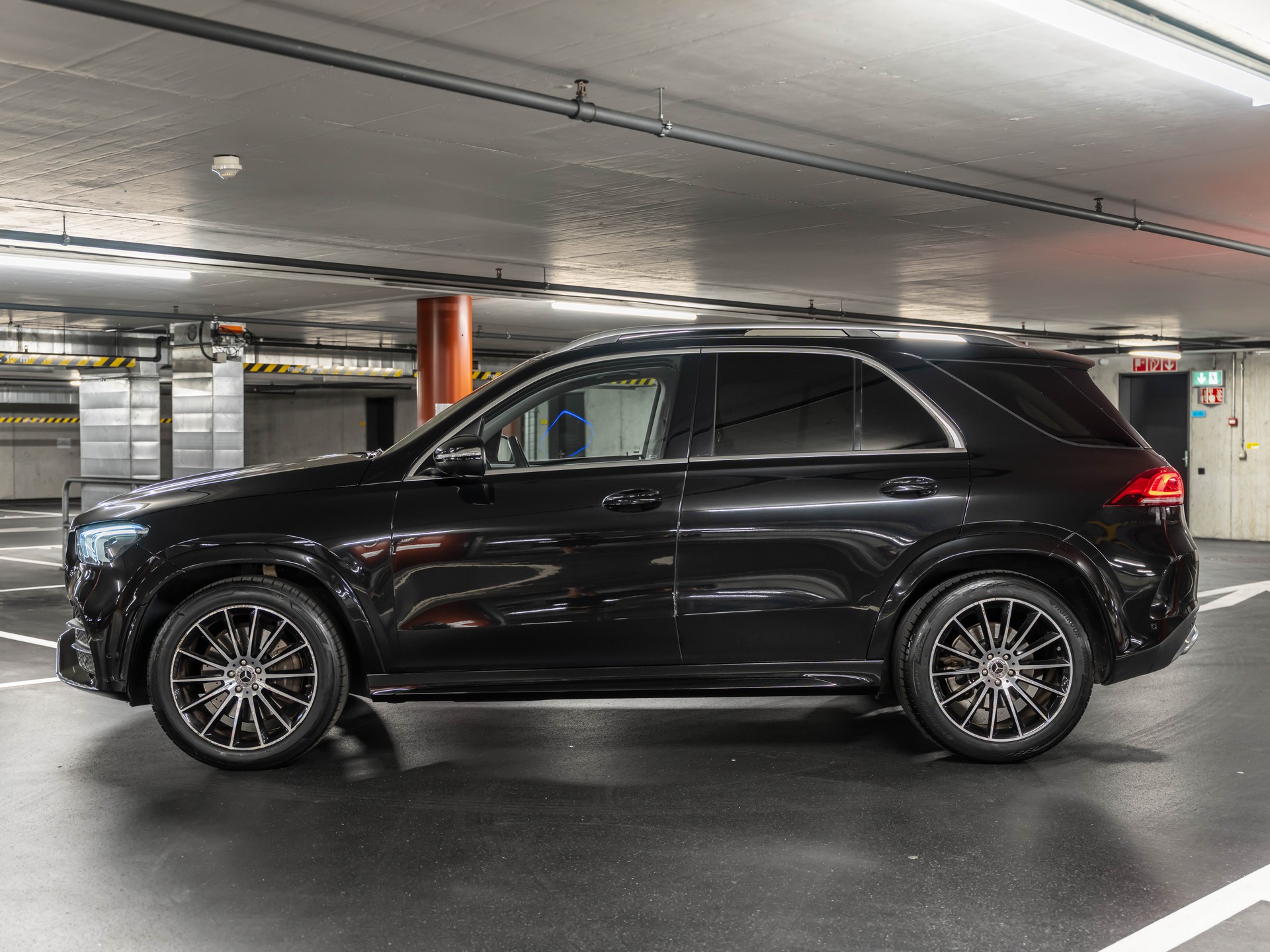 MERCEDES-BENZ GLE 300 d 4Matic AMG Line 9G-Tronic-image-4