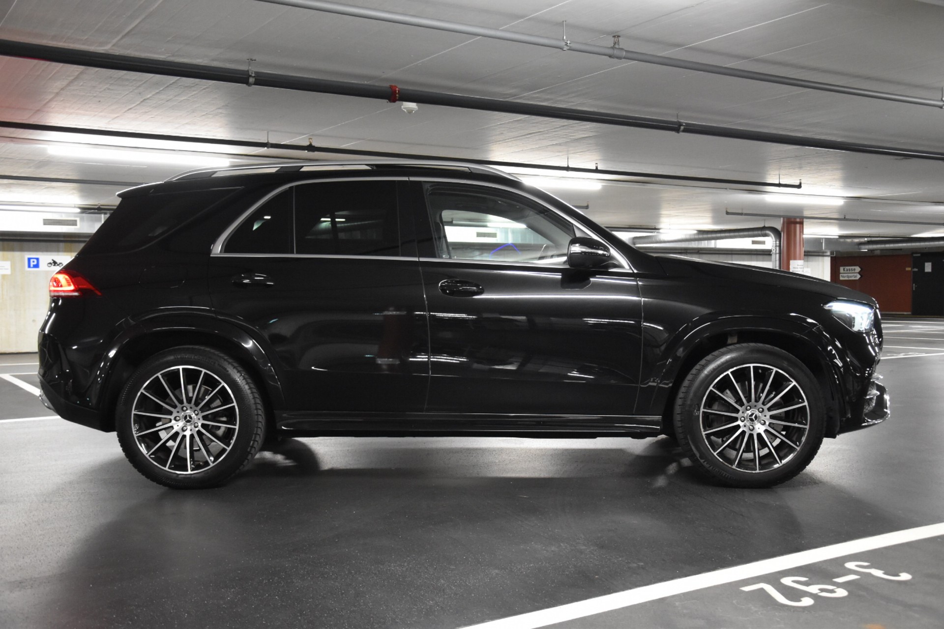 MERCEDES-BENZ GLE 300 d 4Matic AMG Line 9G-Tronic-image-9