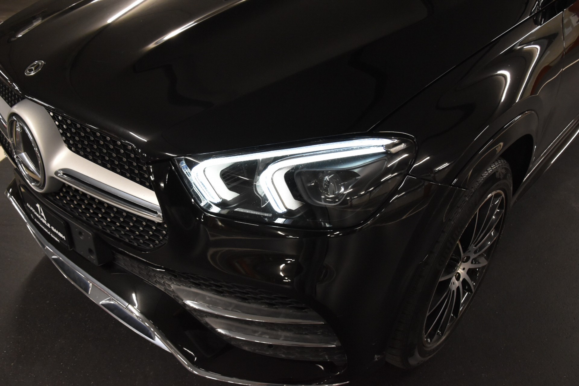MERCEDES-BENZ GLE 300 d 4Matic AMG Line 9G-Tronic-showroom-element-1