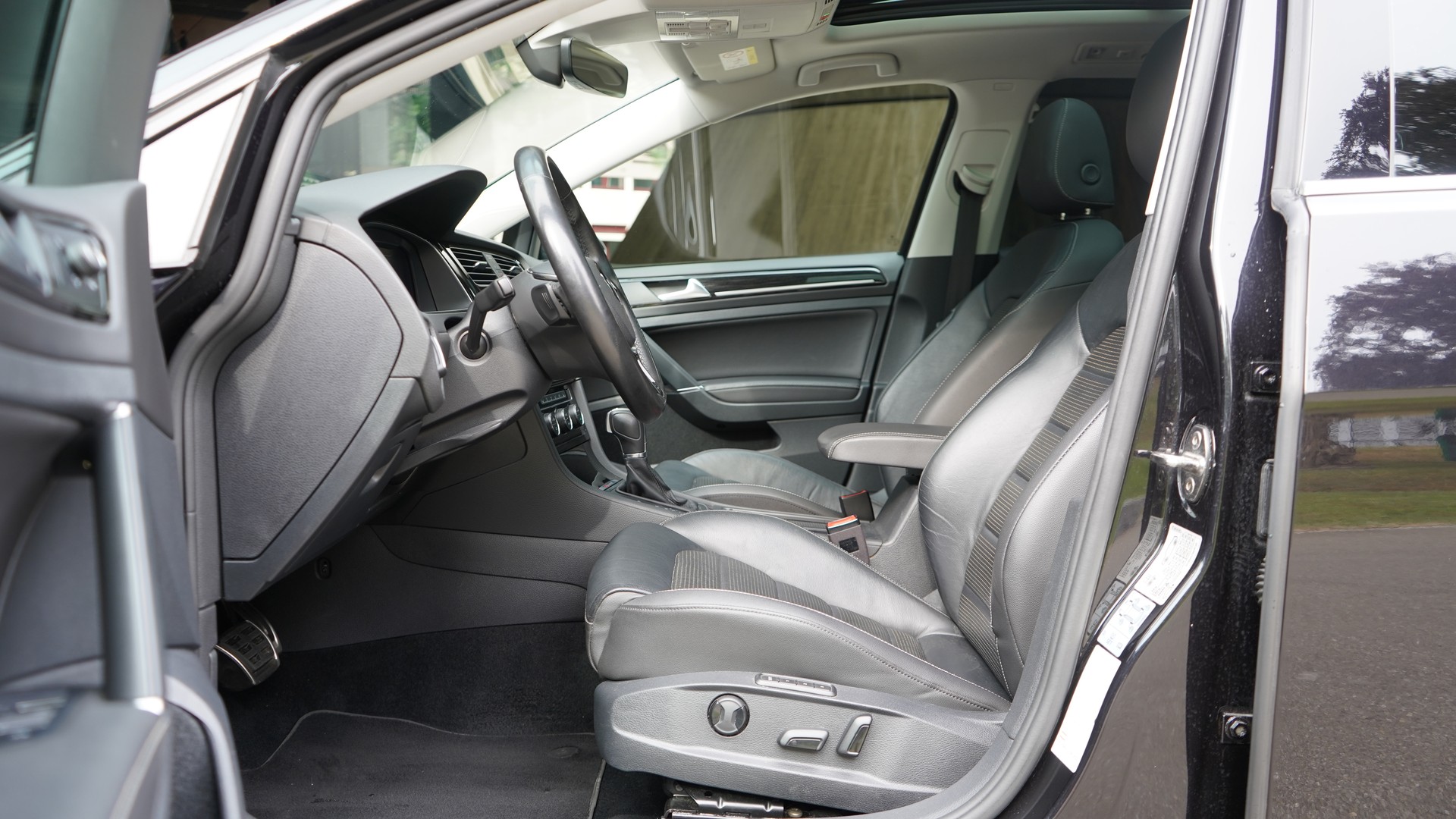 VW Golf Variant 2.0 TDI Highline 4Motion DSG-image-5