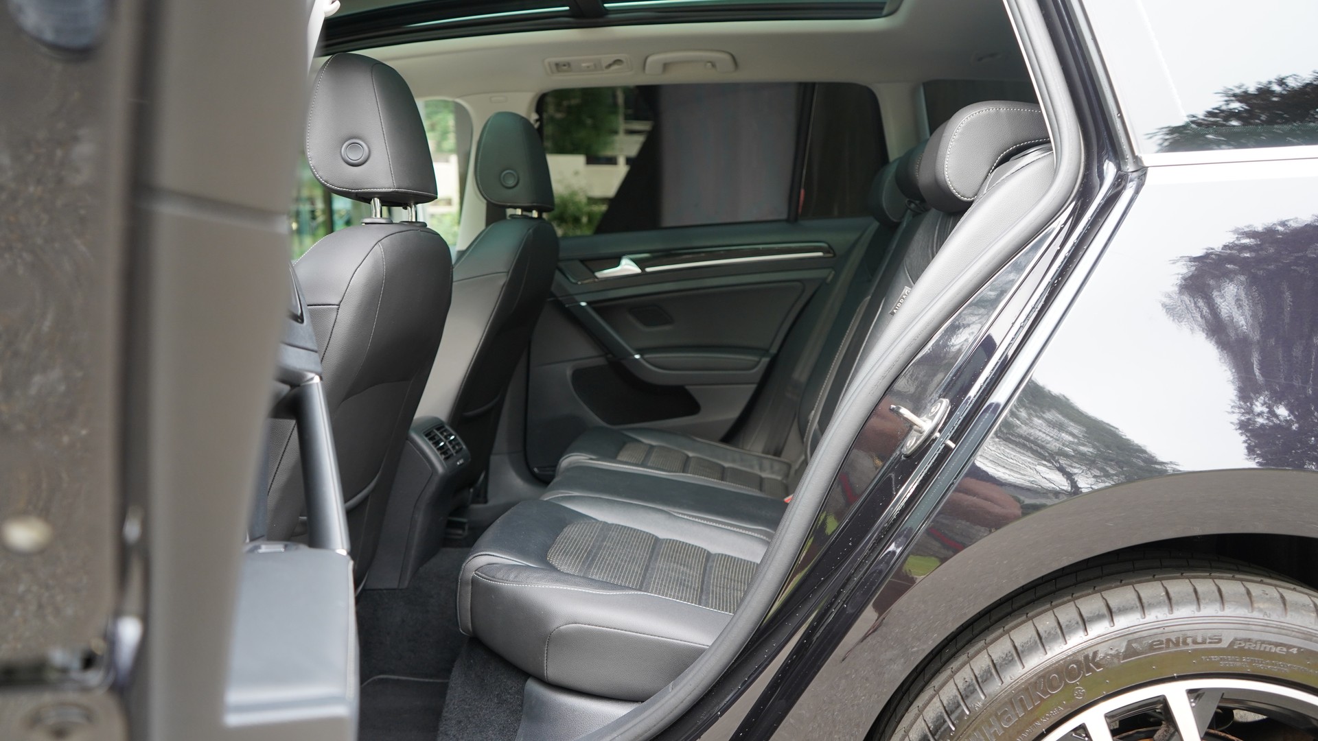 VW Golf Variant 2.0 TDI Highline 4Motion DSG-image-13