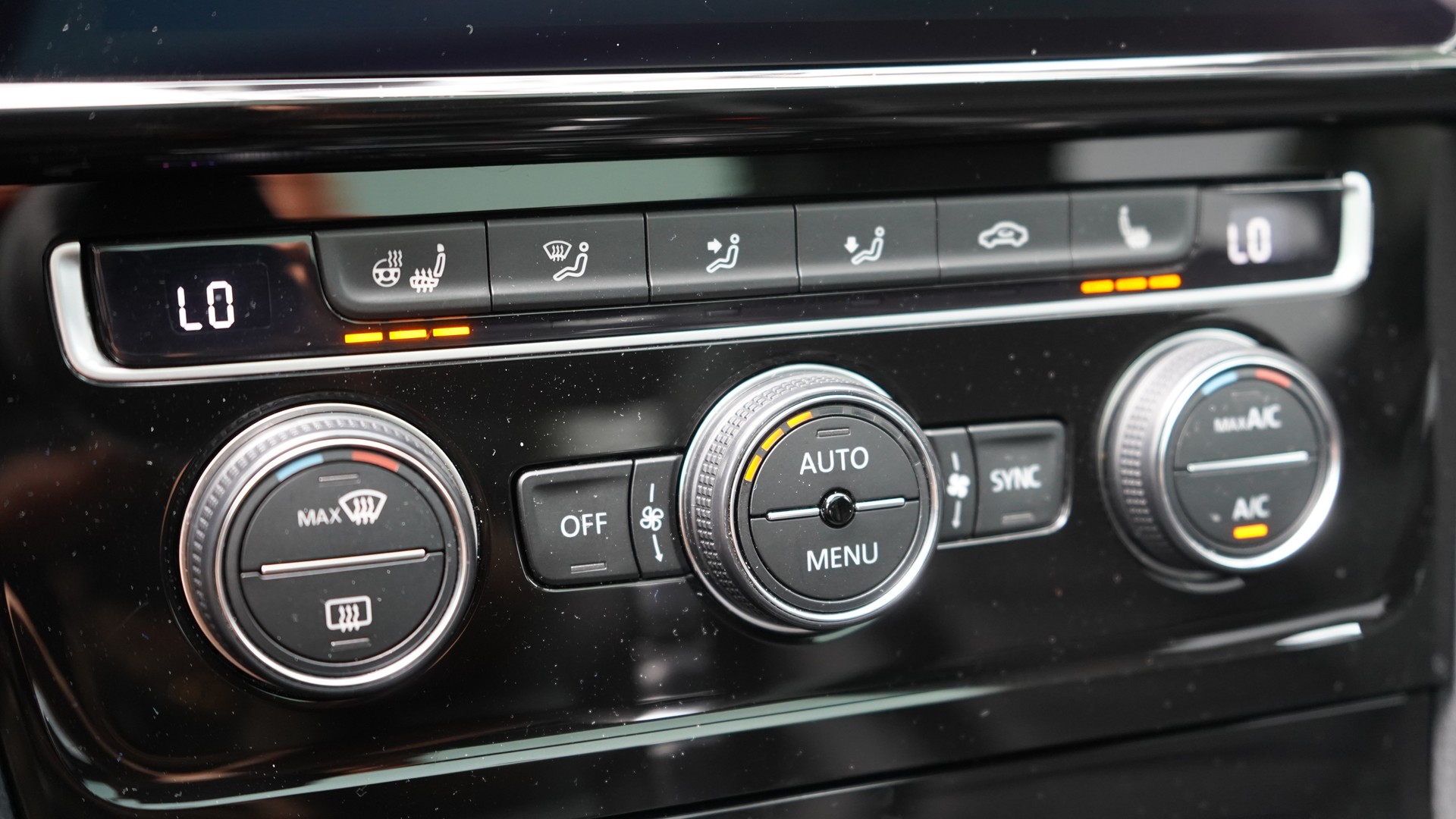 VW Golf Variant 2.0 TDI Highline 4Motion DSG-image-10