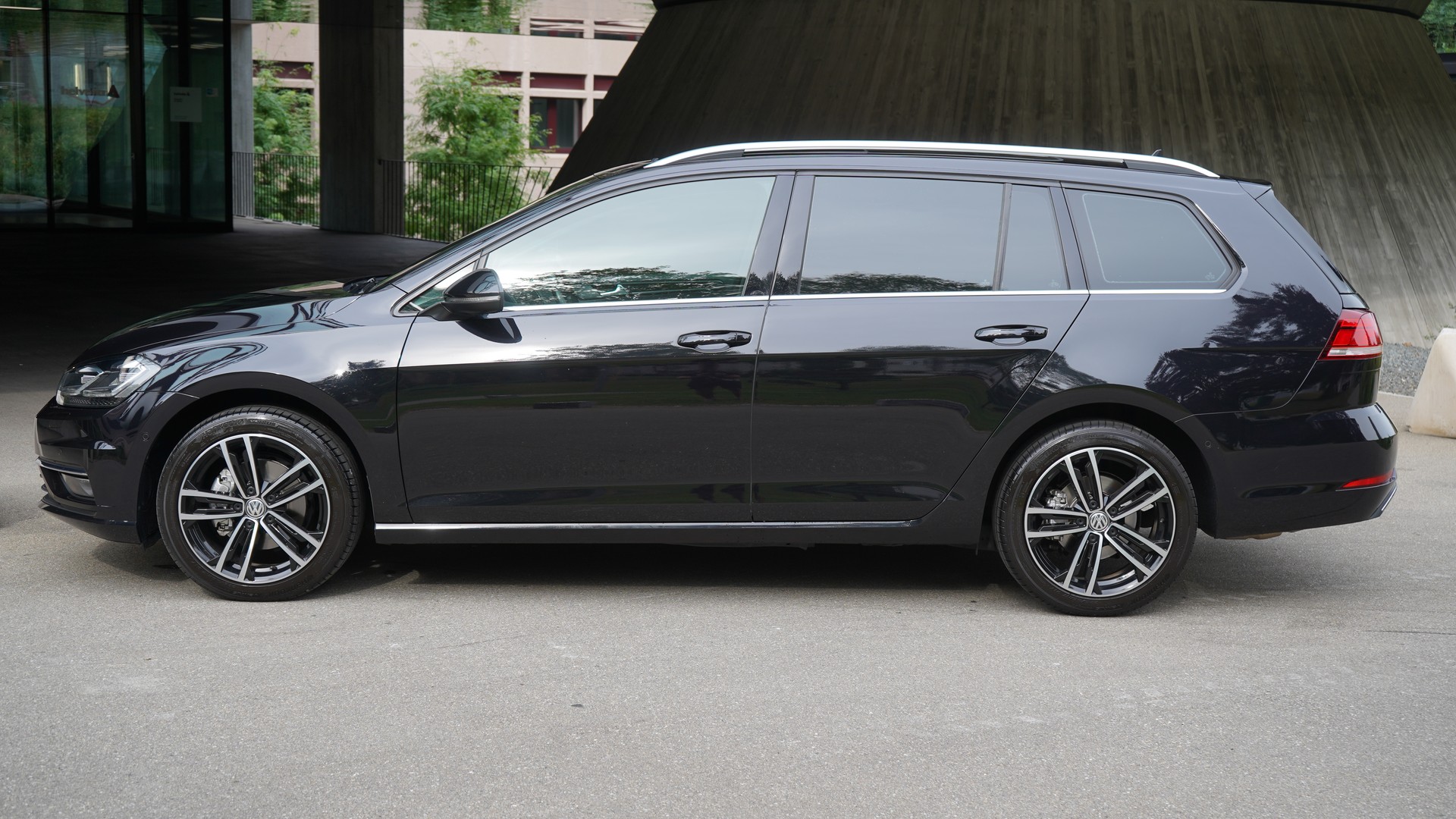 VW Golf Variant 2.0 TDI Highline 4Motion DSG-image-4