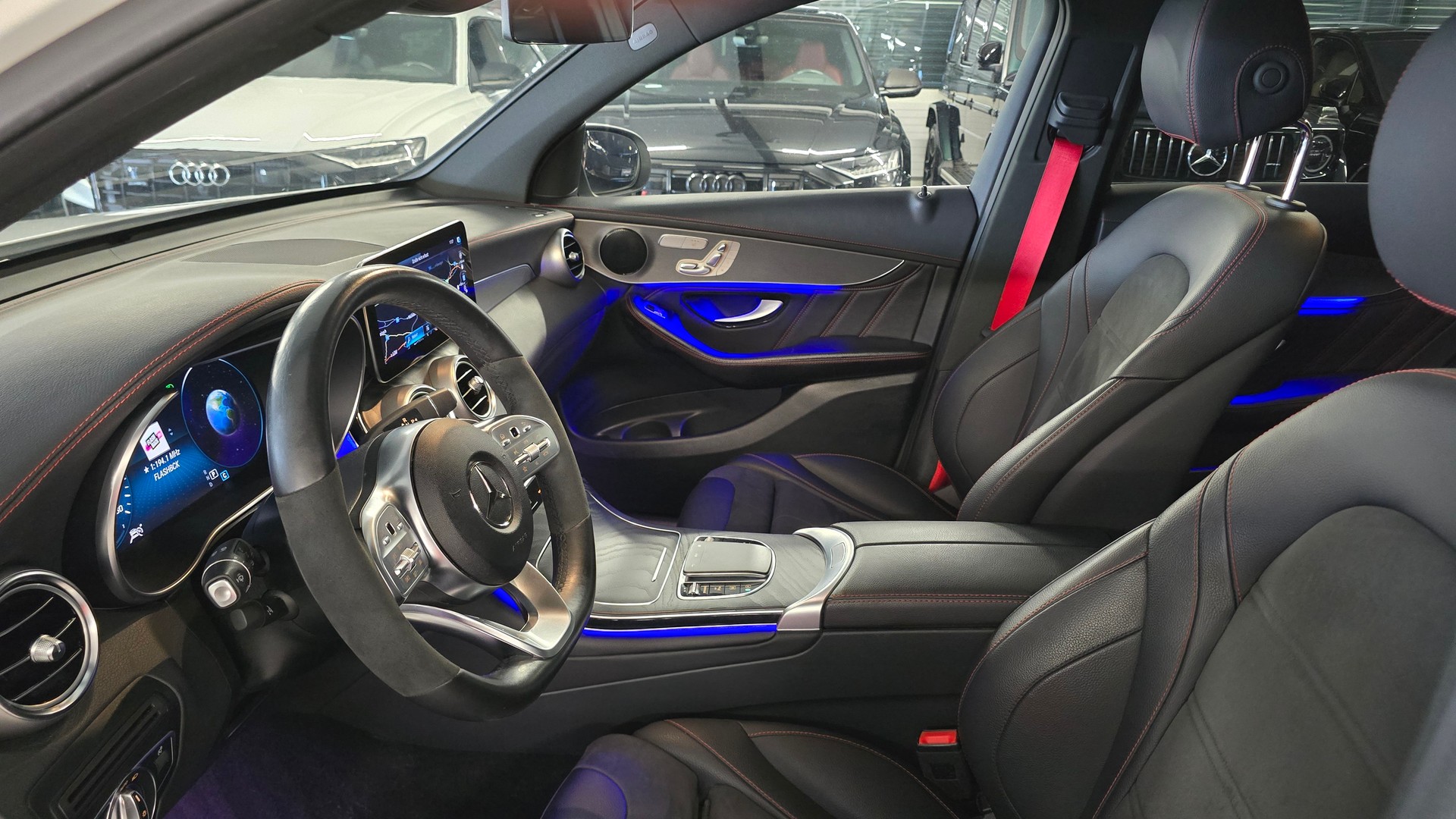 MERCEDES-BENZ GLC 220 d AMG Line Plus 4Matic 9G-Tronic-image-16