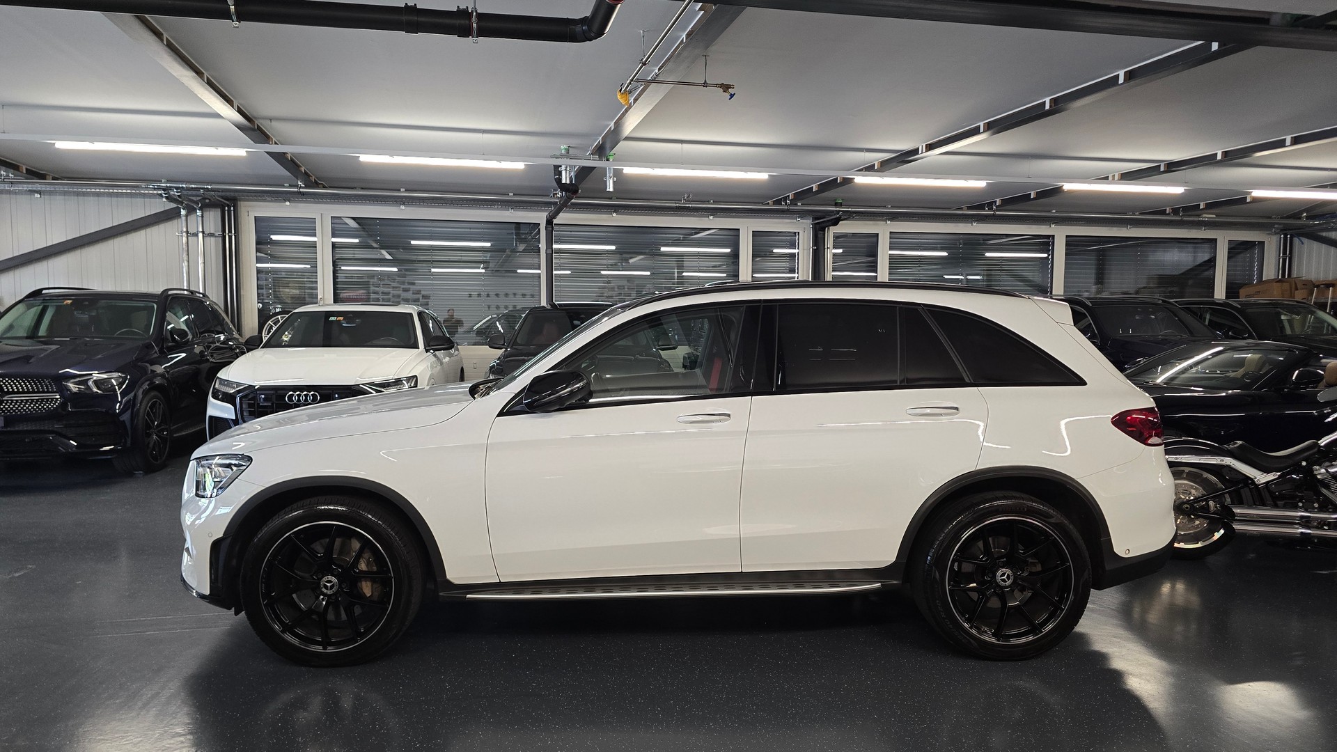 MERCEDES-BENZ GLC 220 d AMG Line Plus 4Matic 9G-Tronic-image-9