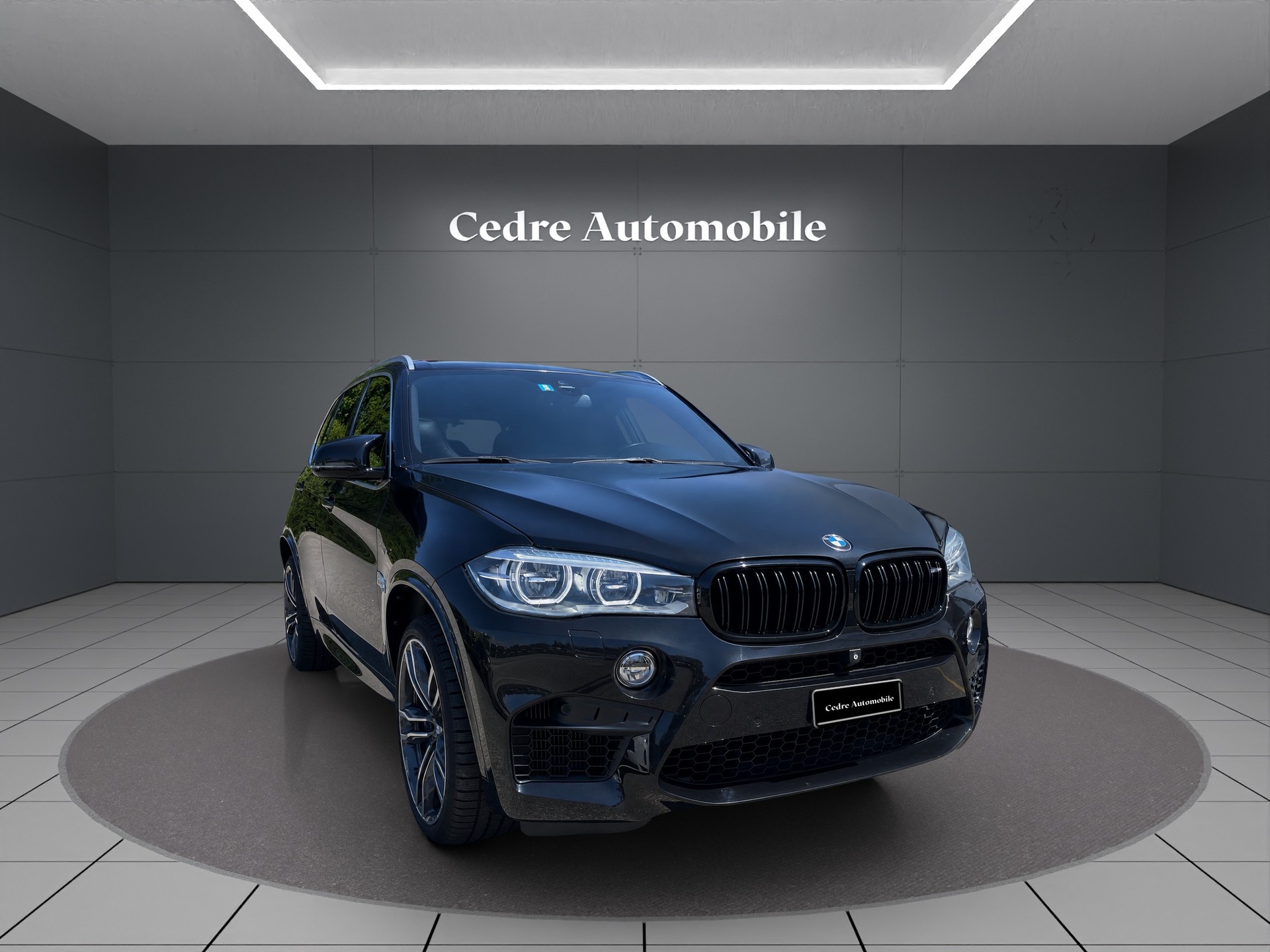 BMW X5M Steptronic-showroom-element-2