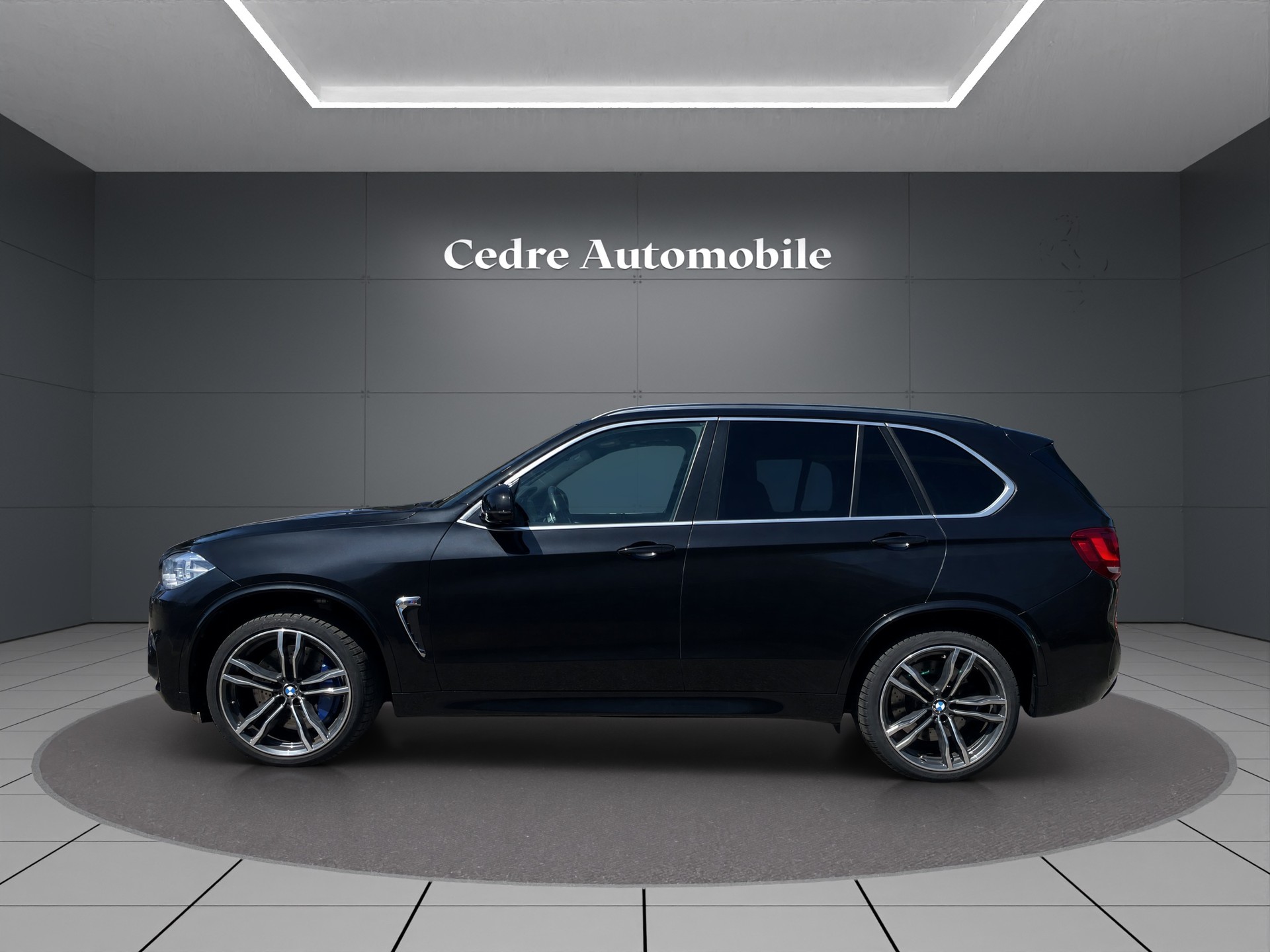 BMW X5M Steptronic-showroom-element-3