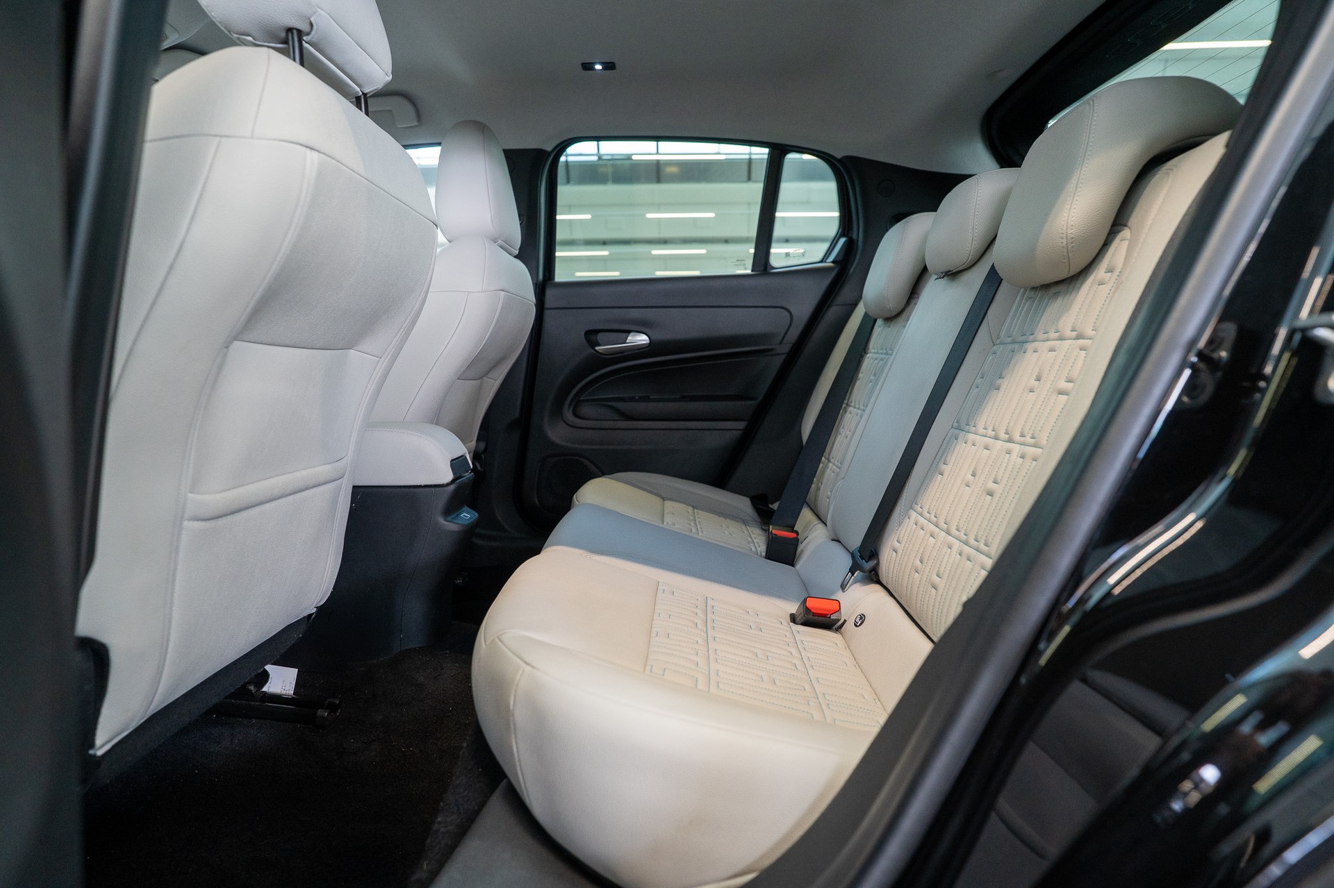FIAT 600 1.2 Hybrid La Prima / Leder Sitze / Navi-image-14