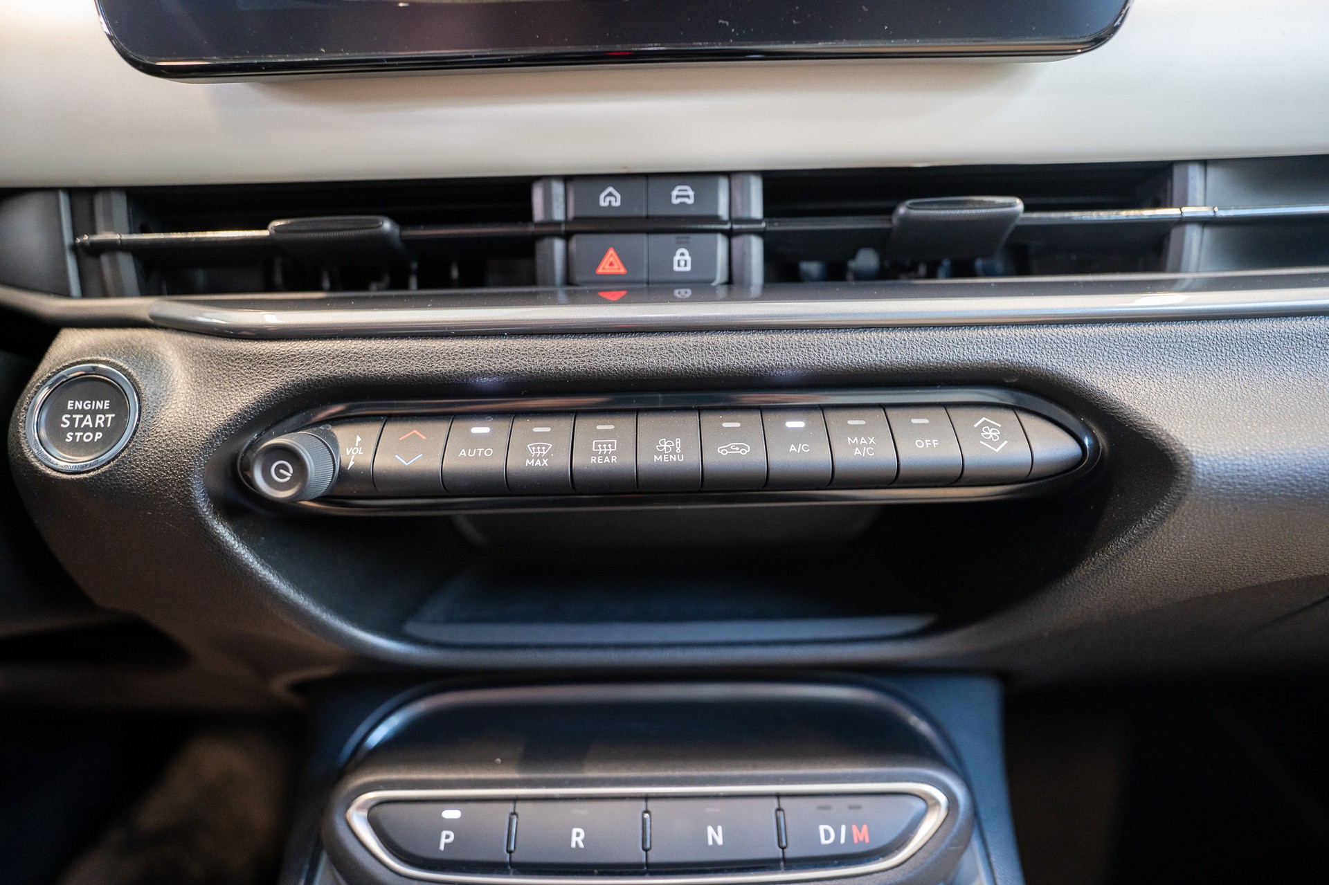 FIAT 600 1.2 Hybrid La Prima / Leder Sitze / Navi-image-21