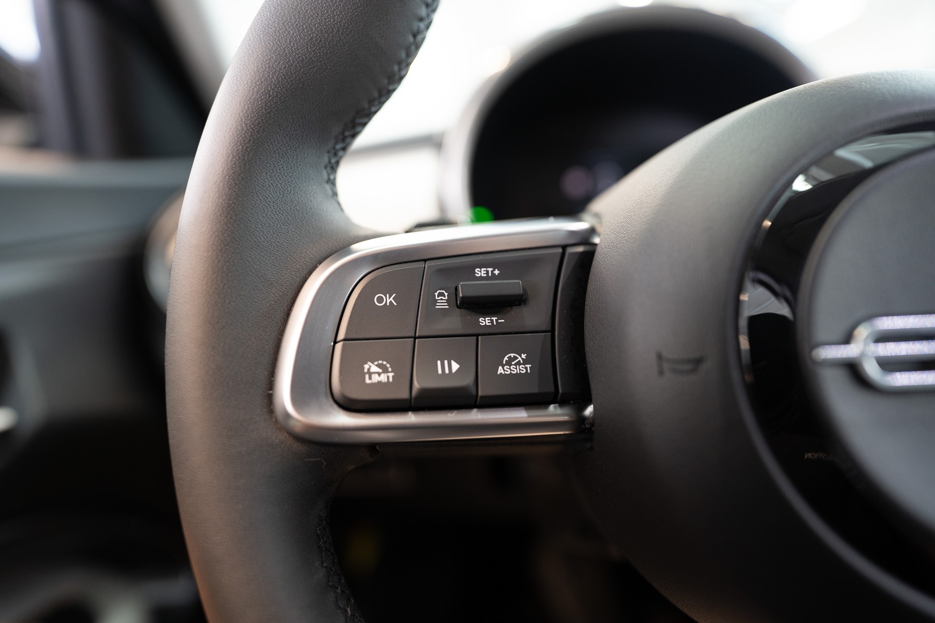 FIAT 600 1.2 Hybrid La Prima / Leder Sitze / Navi-image-23