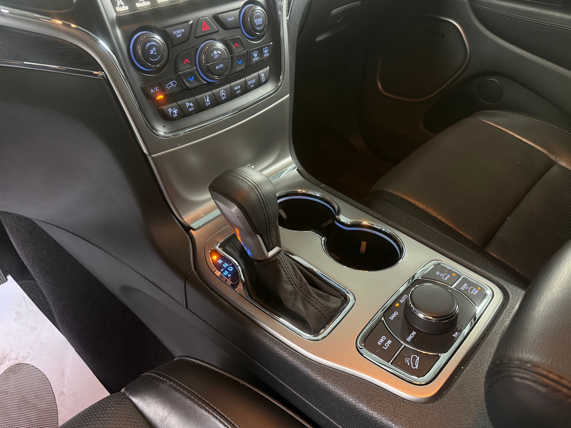 JEEP Grand Cherokee 3.0 CRD Summit Automatic-image-12