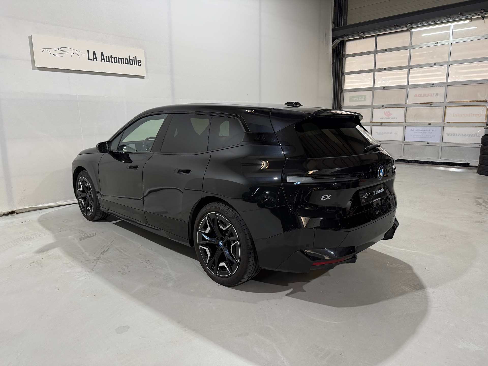BMW iX xDrive40 Launch Edition-image-9